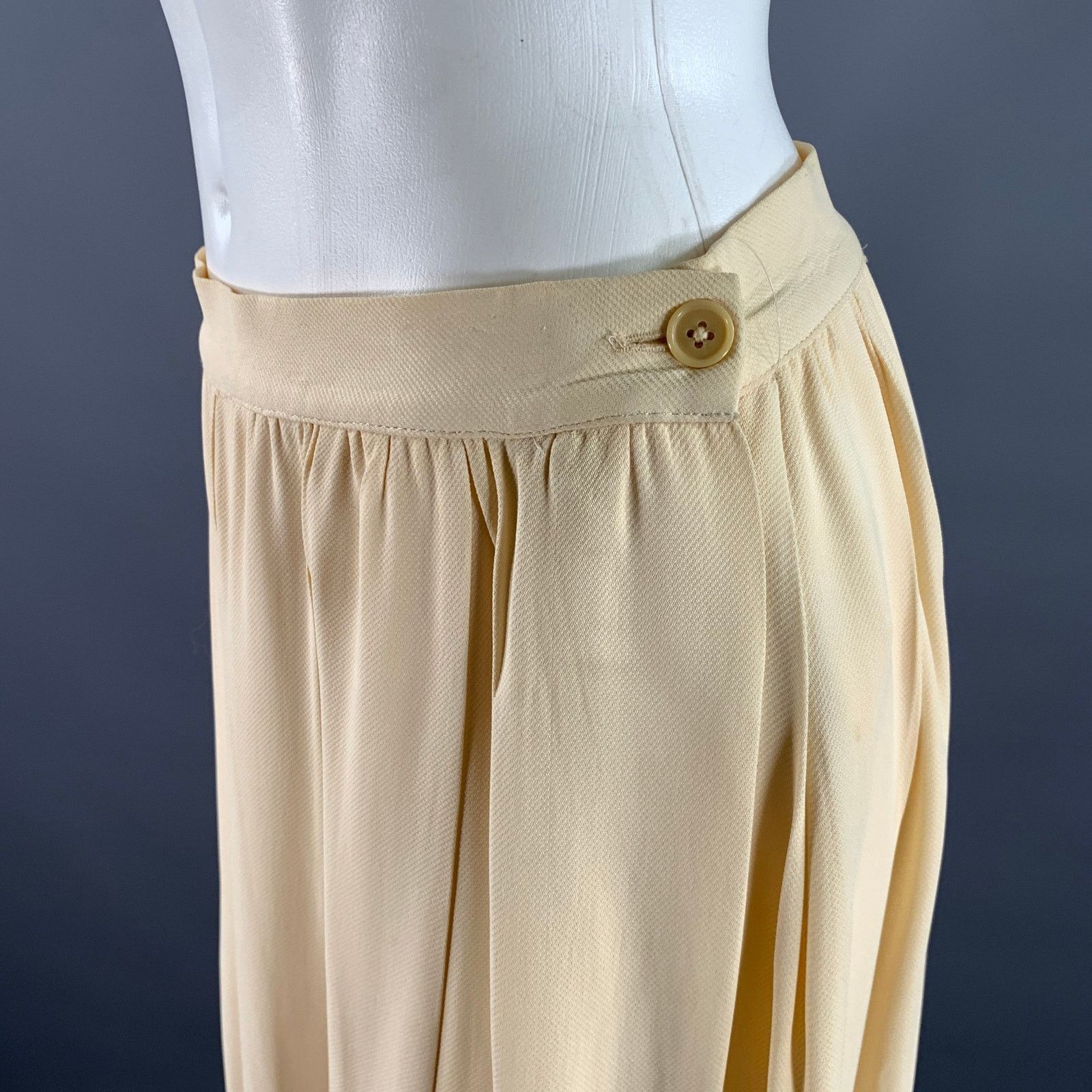 Emporio Armani EMPORIO ARMANI Size M Cream Viscose Blend Pleated Skirt Size 27" / US 4 / IT 40 - 3 Thumbnail