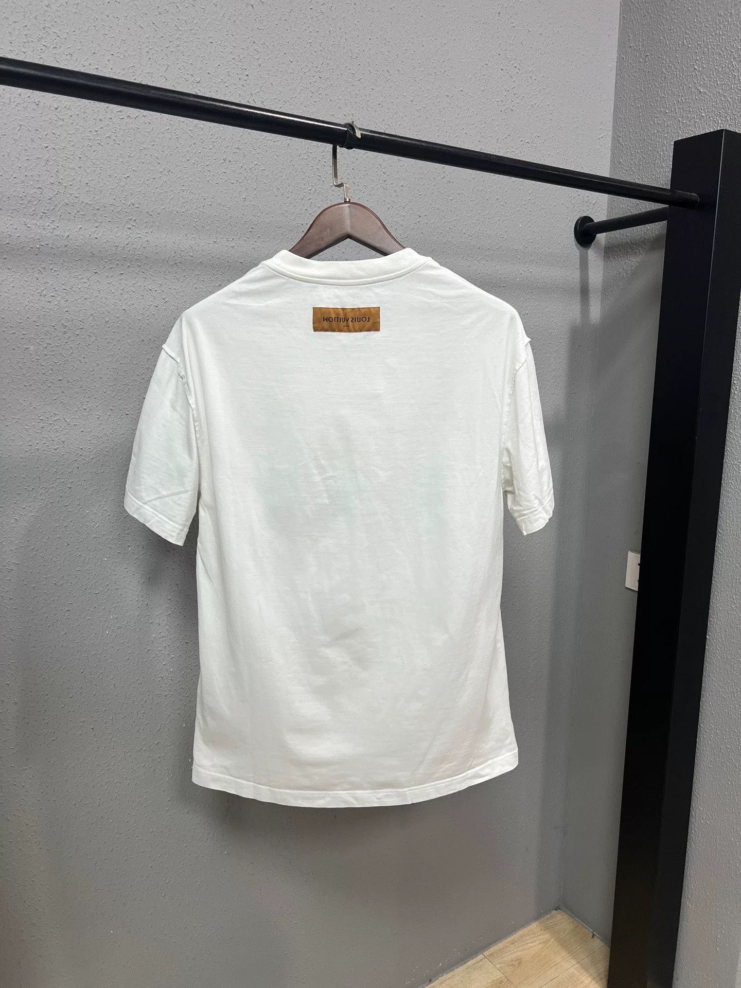 Louis Vuitton Louis Vuitton Signature Logo Short-Sleeve Size US L / EU 52-54 / 3 - 2 Thumbnail