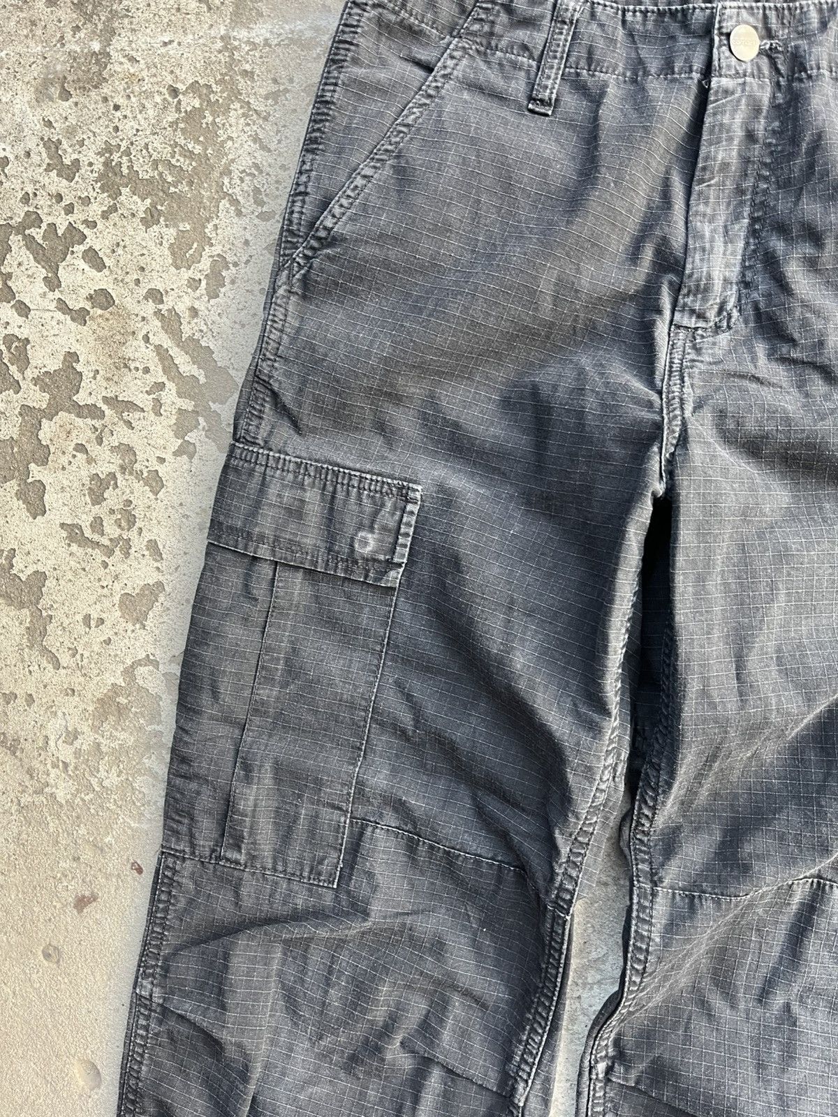 Carhartt × Carhartt Wip × Japanese Brand Vintage Bondage Carhartt Cargo Double Knee Faded Baggy Pants Size US 29 - 15 Thumbnail