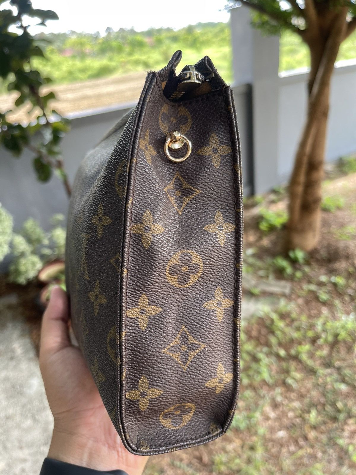 Louis Vuitton Authentic LOUIS VUITTON Mono Porce Toilette Bag Size ONE SIZE - 11 Thumbnail