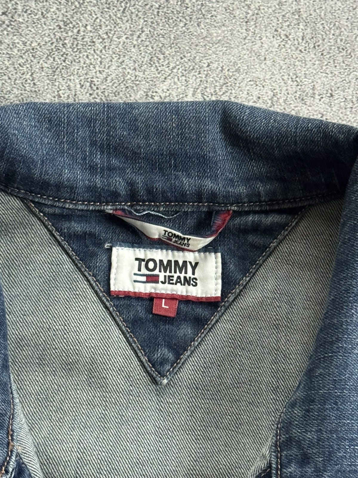 Tommy Hilfiger Tommy Hilfiger L blue denim trucker jacket button bomber Size US L / EU 52-54 / 3 - 5 Thumbnail