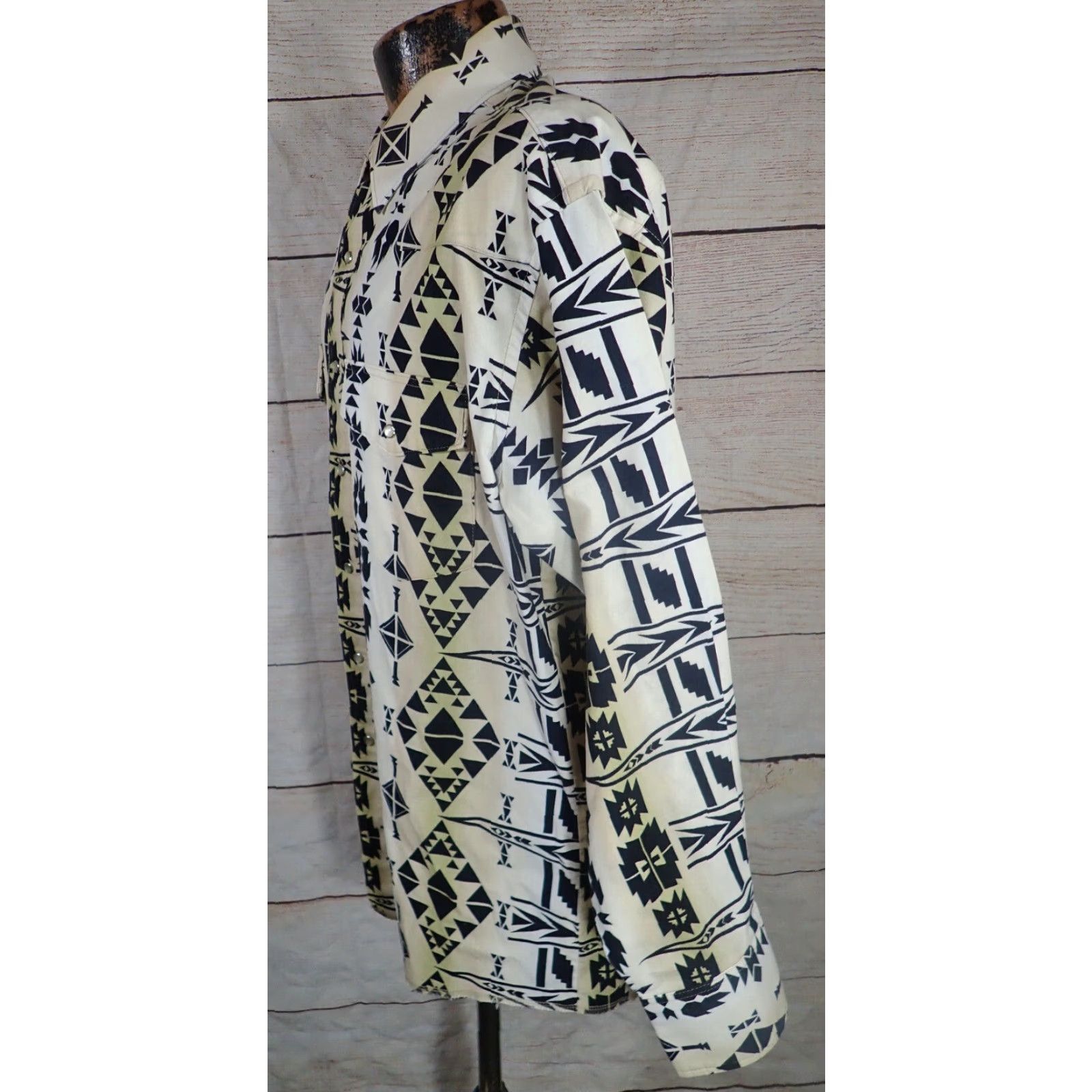 Wrangler VTG Wrangler Aztec Brushpopper? Western Rodeo Cowboy Shirt Mens L Geometric Size US L / EU 52-54 / 3 - 2 Thumbnail