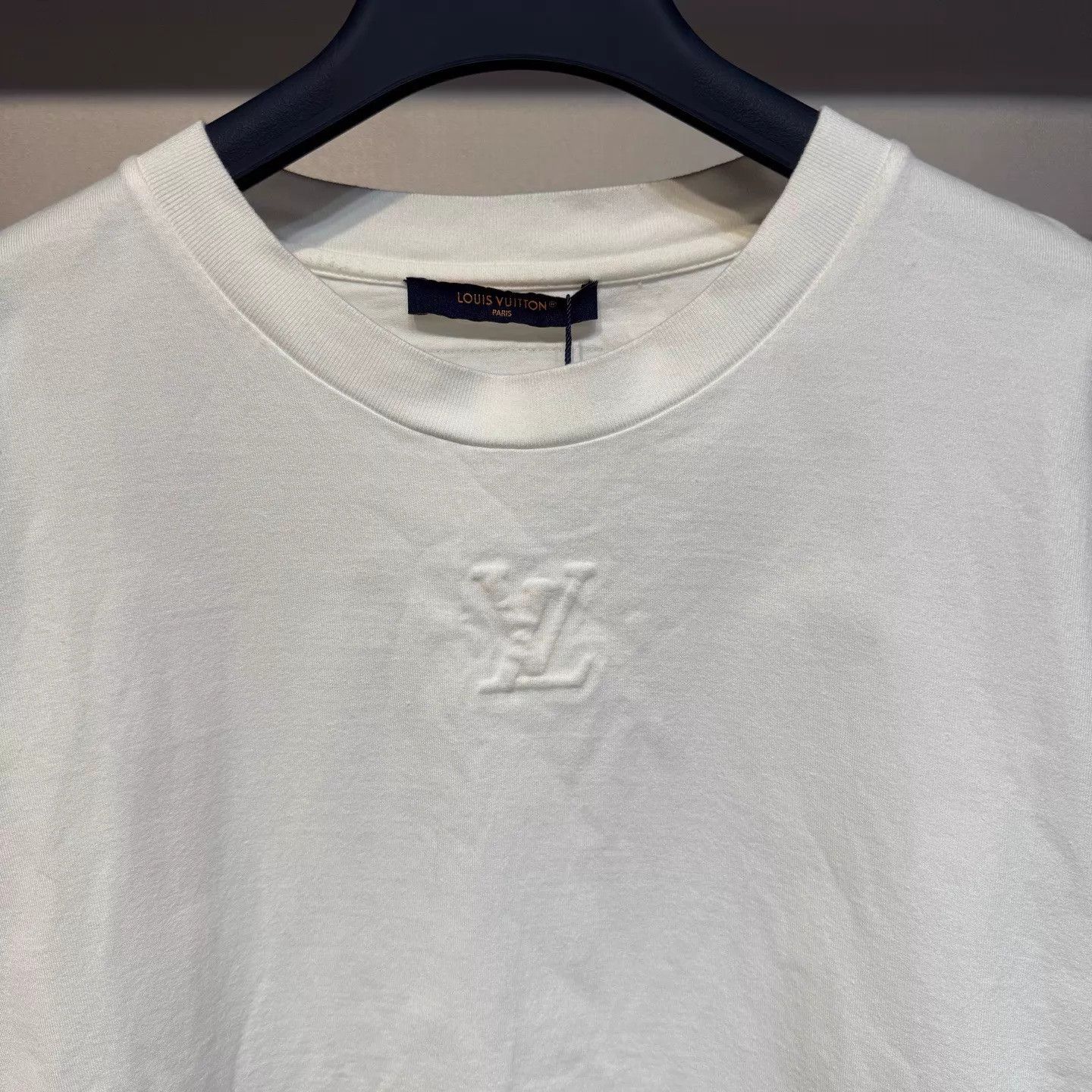 Louis Vuitton LV white emb chest logo SS Tee XL Size US XL / EU 56 / 4 - 3 Thumbnail