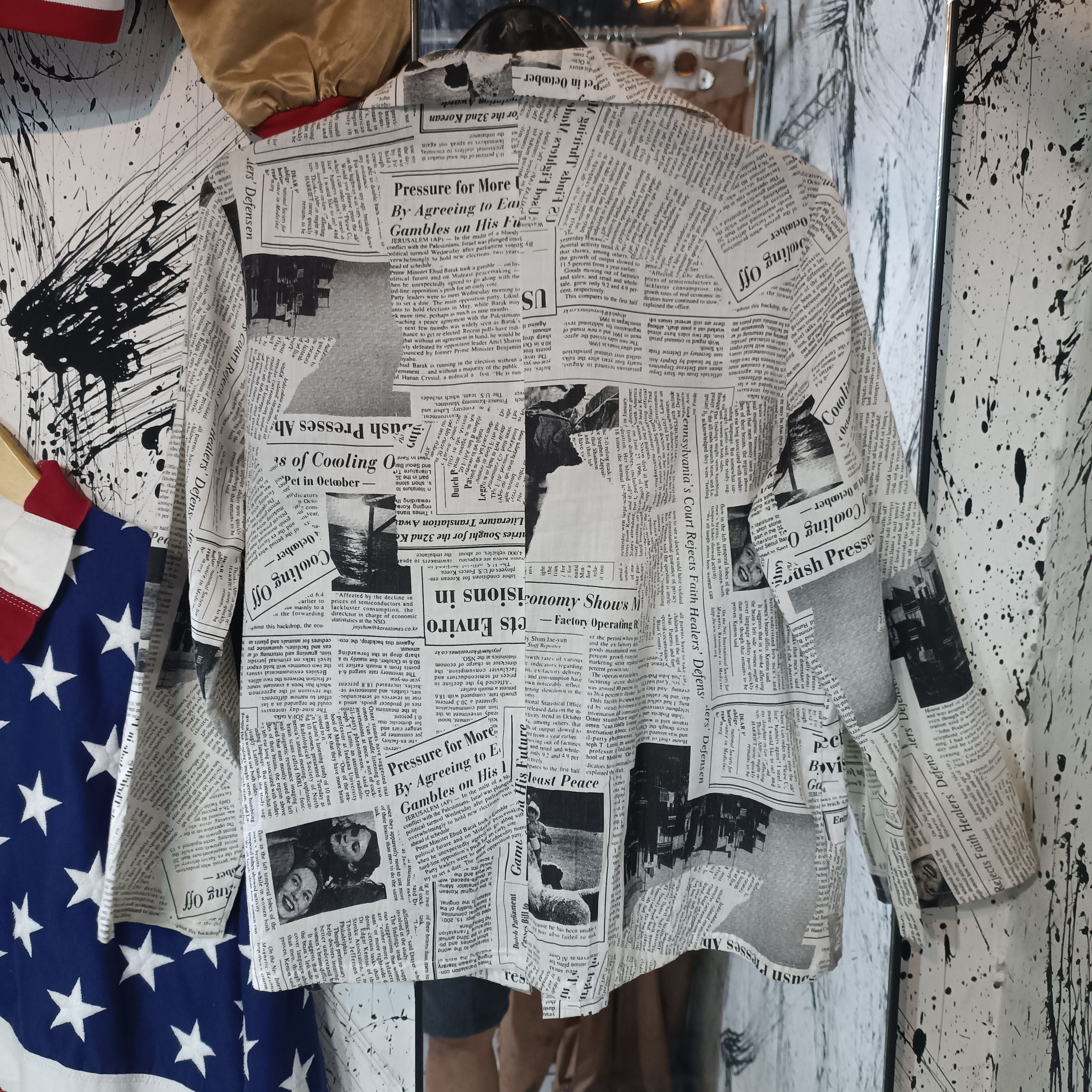 Japanese Brand Vintage News Paper Tops 3 Button Ic Collection Made In USA Size M / US 6-8 / IT 42-44 - 2 Thumbnail