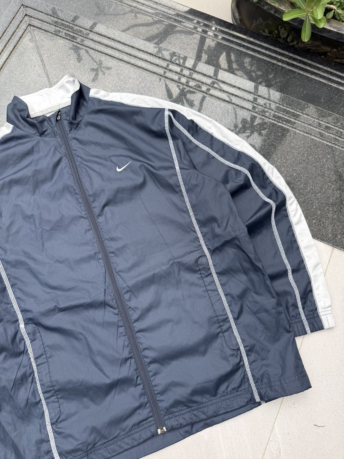 Nike 90’s NIKE RARE SWOOSH LOGO Y2K VINTAGEZIP NYLON JACKET RETRO Size US L / EU 52-54 / 3 - 4 Thumbnail