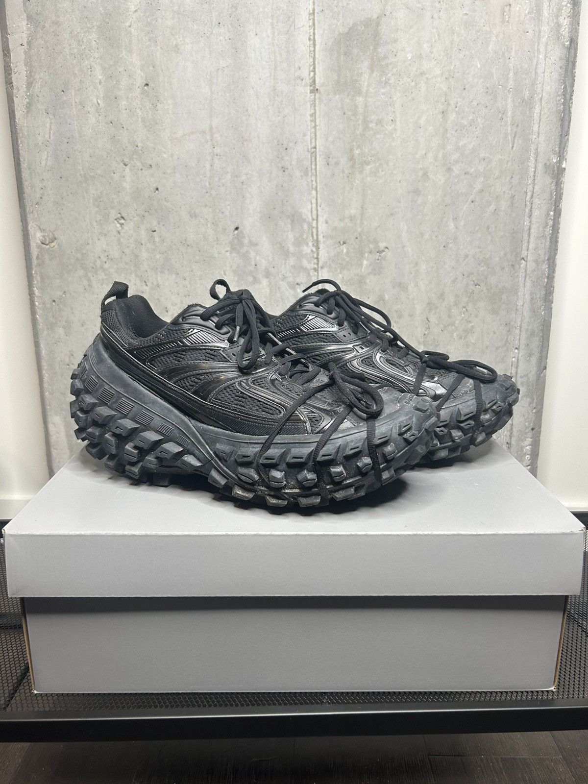 Balenciaga Balenciaga Defender Sneakers Size US 11 / EU 44 - 1 Thumbnail