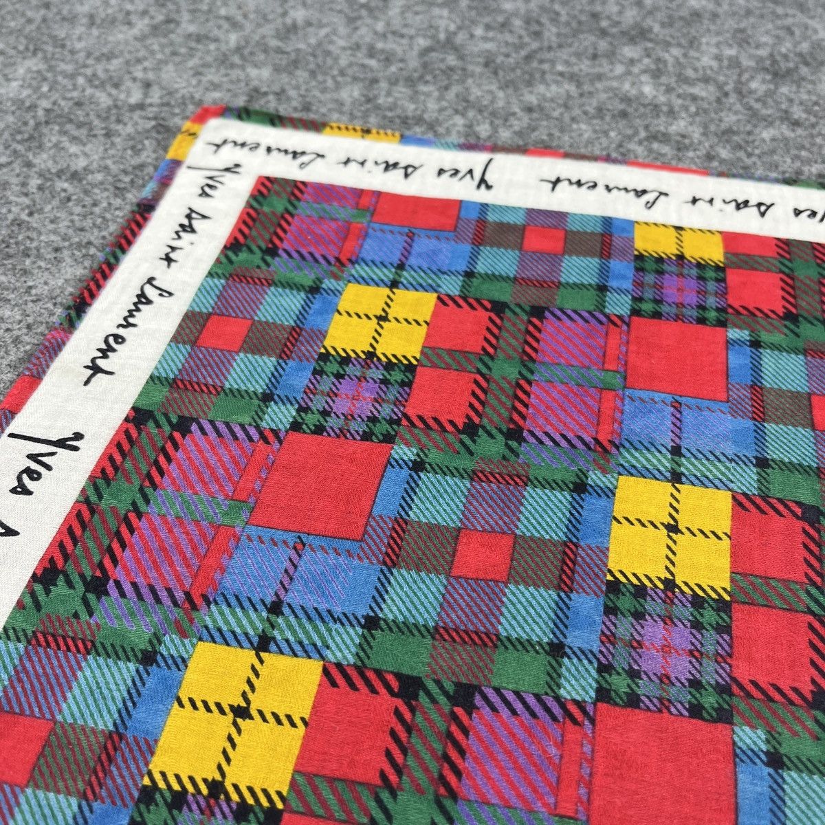 Vintage Yves Saint Laurent Handkerchief / Bandana B1489 Size ONE SIZE - 5 Thumbnail