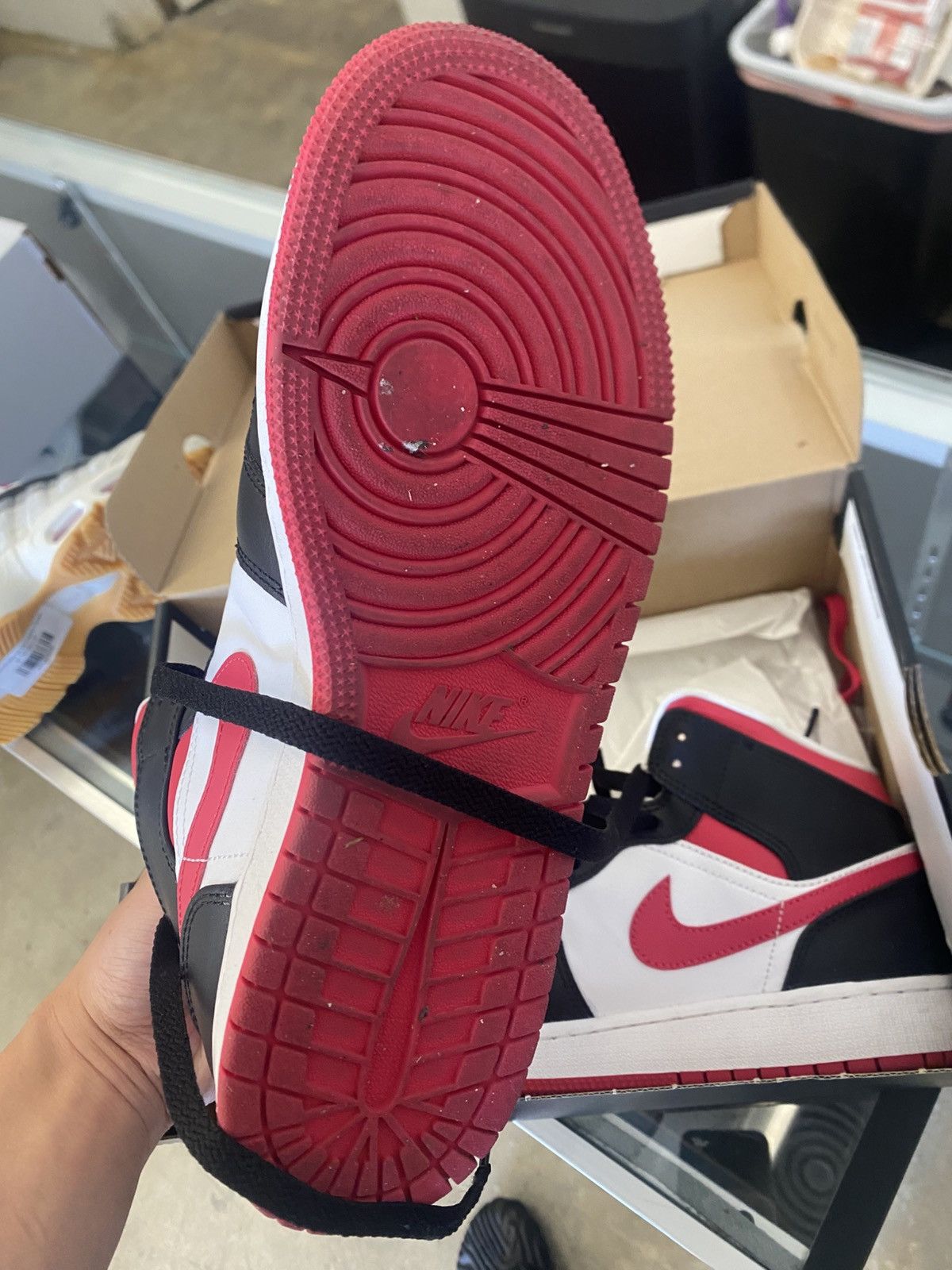 Jordan Brand Jordan 1 Mid Black Very Berry White Size US 7 / EU 40 - 4 Thumbnail