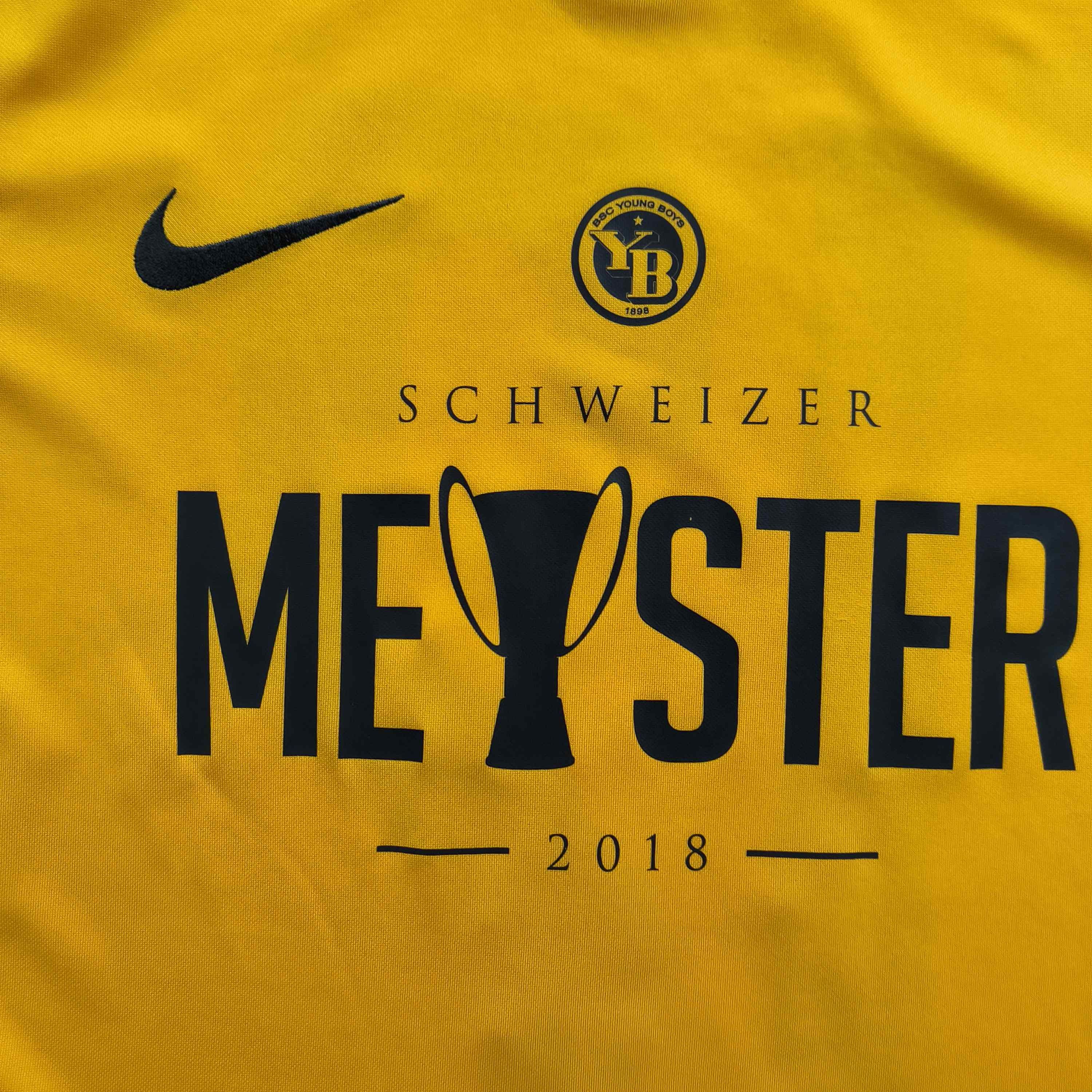 Nike Young Boys 2018 Schweizer Meister football jersey size M Size US M / EU 48-50 / 2 - 3 Thumbnail