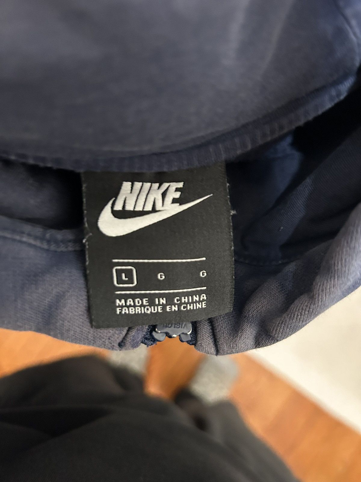 Nike ☀️NAVY NIKE HOODIE VINTAGE Y2K☀️ Size US L / EU 52-54 / 3 - 4 Thumbnail