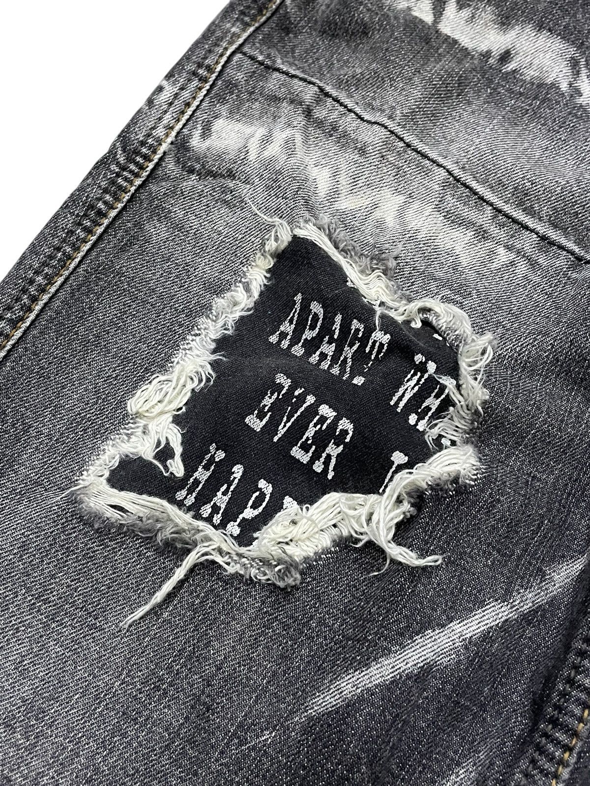 HIDEAWAYS × LOWBOX × Le Grande Bleu (L.G.B.) Hideaways Nicole Distressed Poems Patched Flared Jeans Size US 32 / EU 48 - 11 Thumbnail