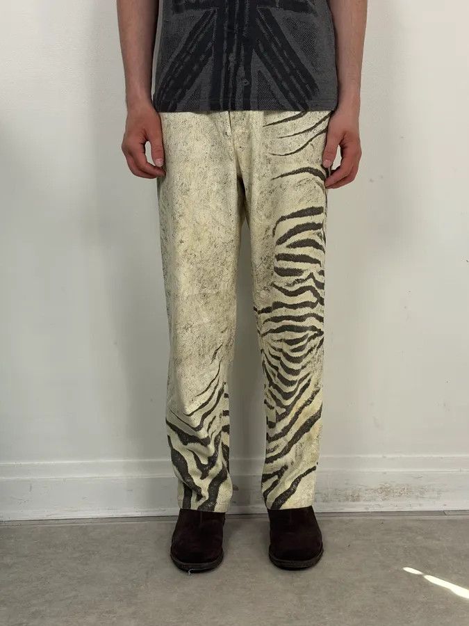Roberto Cavalli 2000s Roberto Cavalli Creamy White Savage Zebra Pants Size 27" / US 4 / IT 40 - 2 Thumbnail