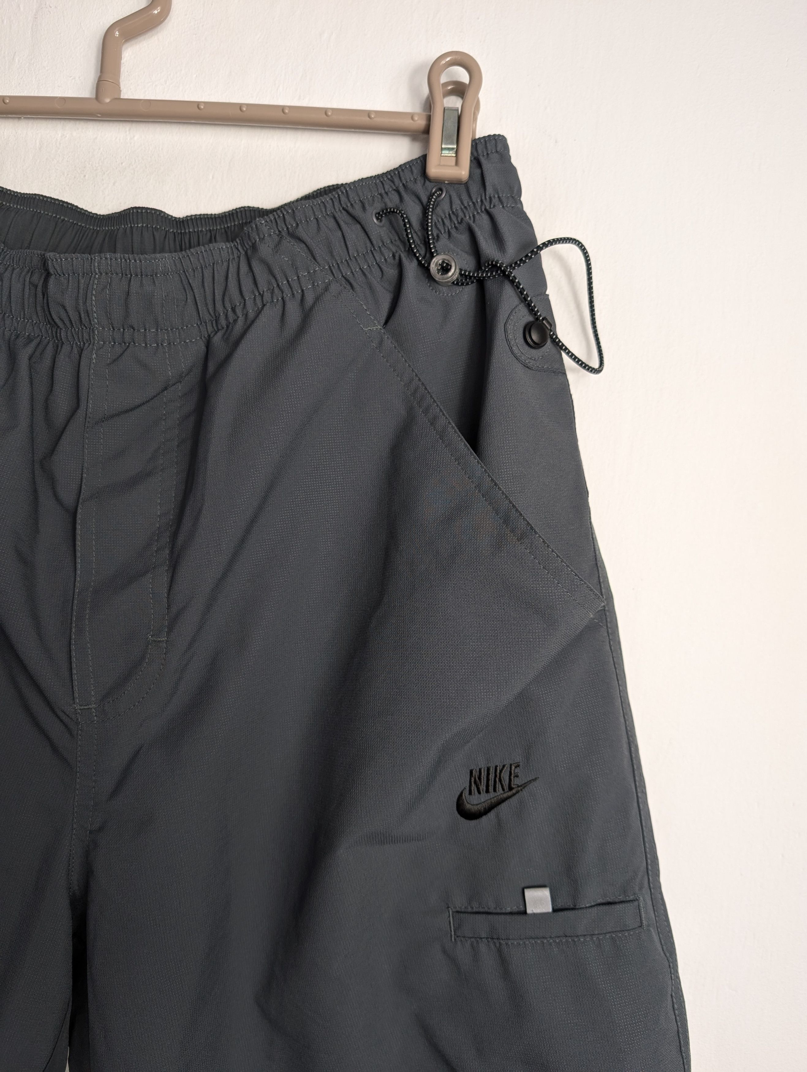 Nike Vintage Nike Y2K 00s 2/3 Shorts Embroidered Swoosh Logo Size US 32 / EU 48 - 2 Thumbnail
