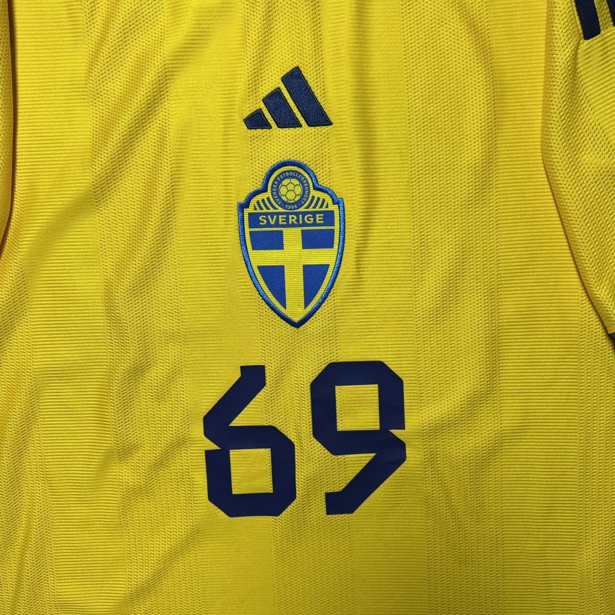 Adidas SWEDEN ADIDAS 2022 WORLD CUP FOOTBALL HOME SOCCER JERSEY Size US XL / EU 56 / 4 - 5 Thumbnail
