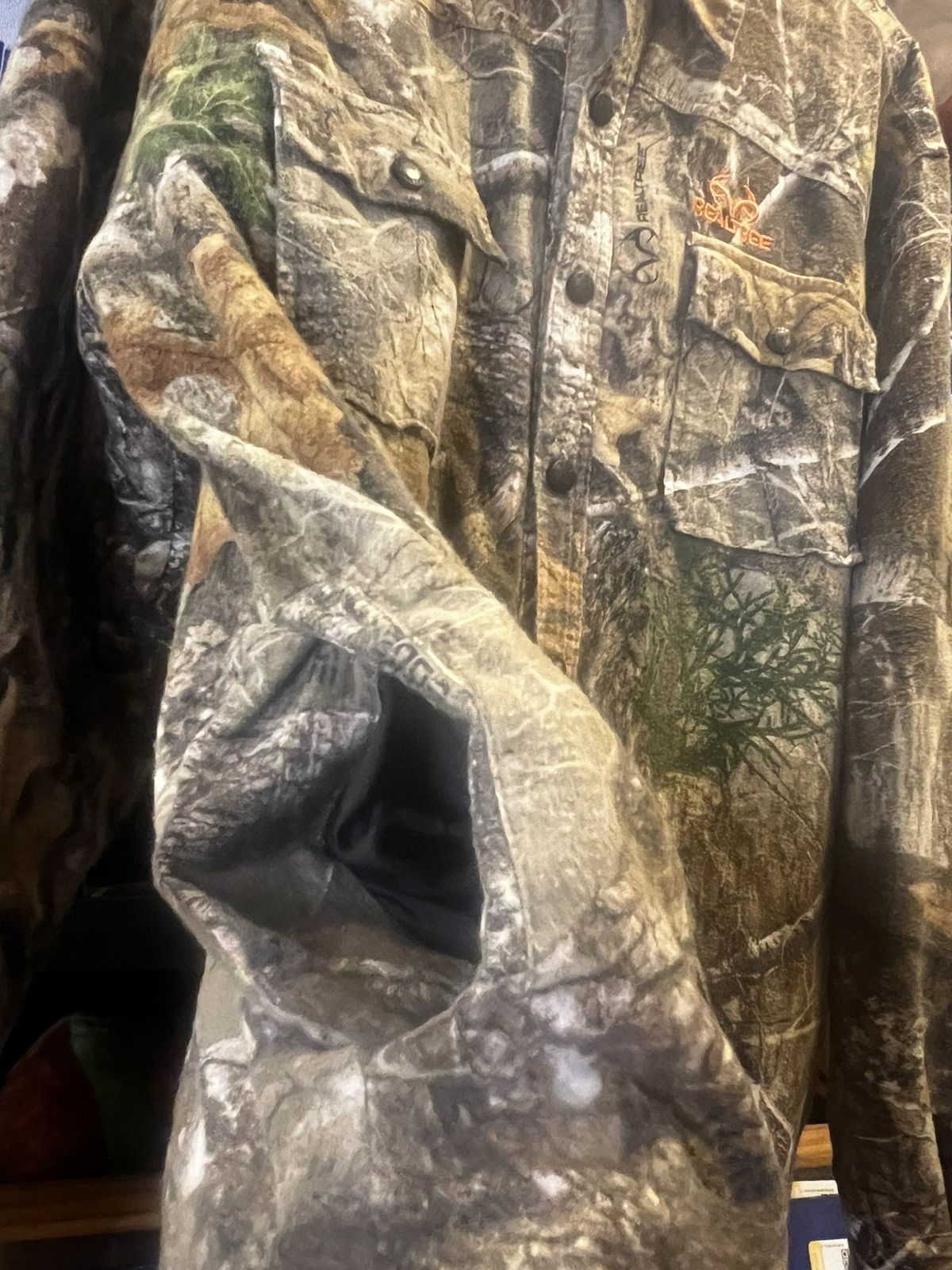Realtree Beautiful Realtree Camo Button Long Sleeve Outerwear Size US L / EU 52-54 / 3 - 6 Thumbnail