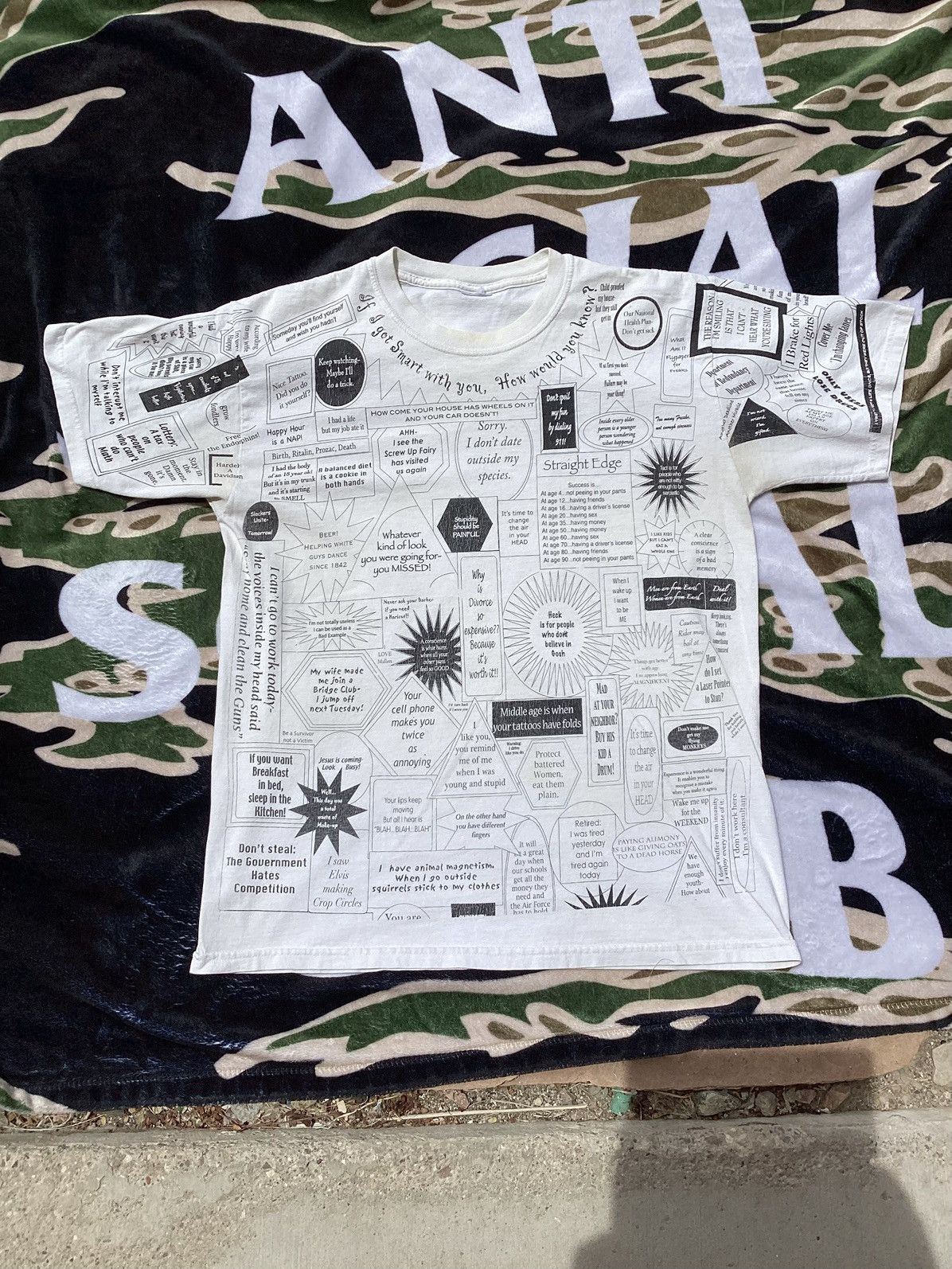 Other × Vintage Vintage 90s funny sayings all over print T-shirt Size US L / EU 52-54 / 3 - 1 Thumbnail