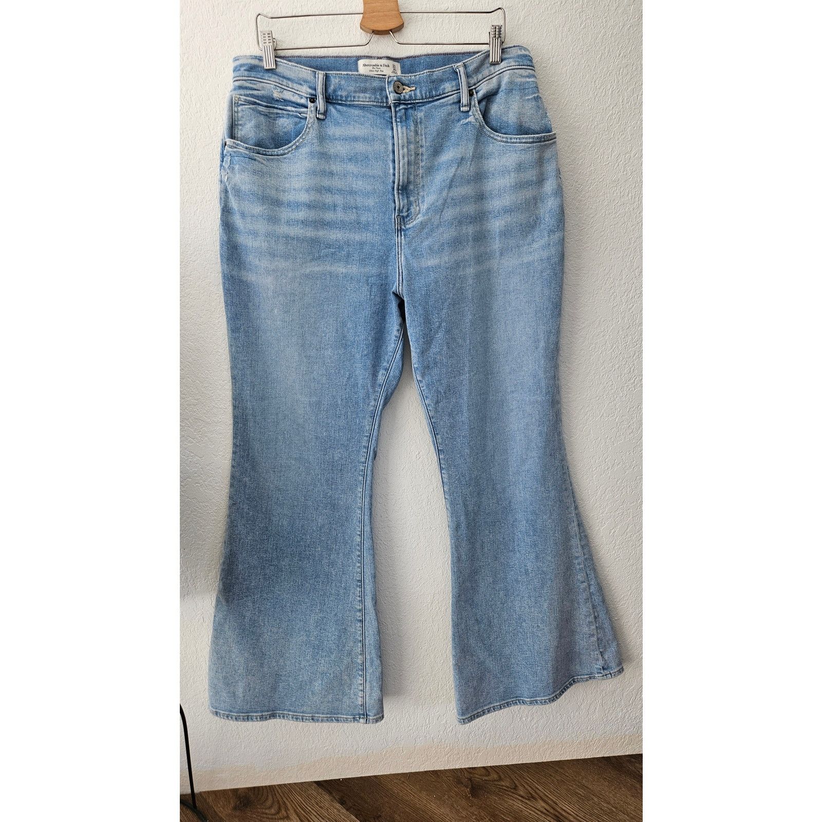 Abercrombie & Fitch A&F The Flare Ultra High Rise Jeans Size 33/16 Short Size 36" / US 14 / IT 50 - 9 Thumbnail