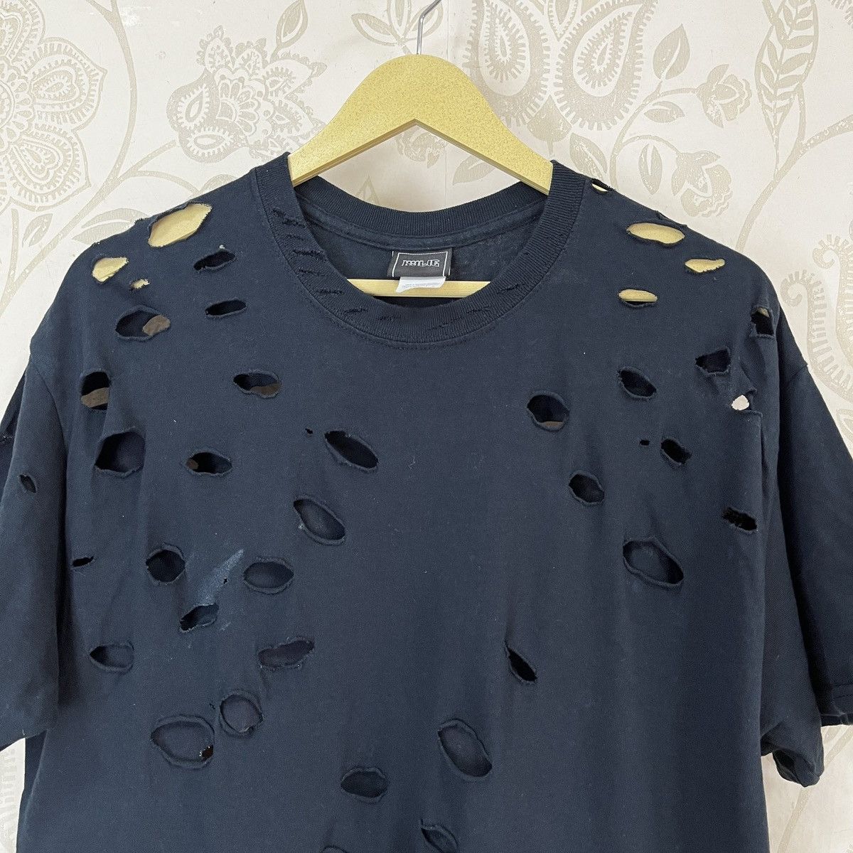 Kendall And Kylie Distressed Kendall And Kylie Iconic Streetwear TShirt Size US L / EU 52-54 / 3 - 18 Thumbnail