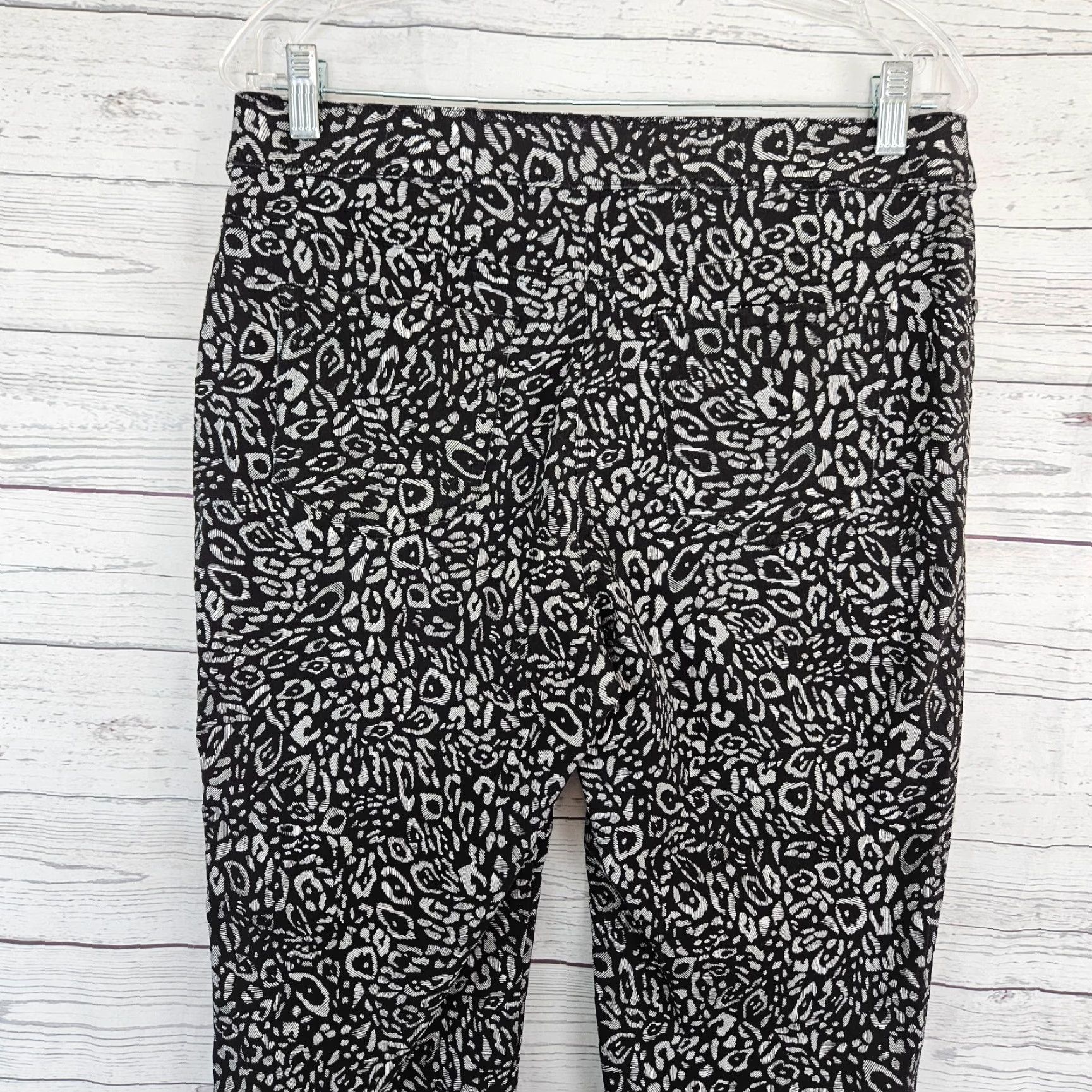 Vintage Chicos Womens Capri Pants Sz 8 Black White Animal Print Mid Rise Rayon Blend Capri Pants Womens 8 Black Animal Print 90s? Size 30" / US 8 / IT 44 - 4 Thumbnail