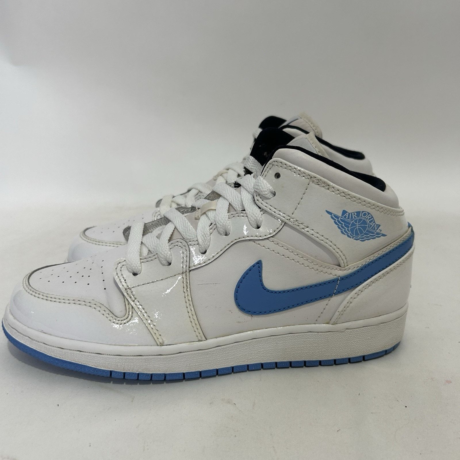 Nike Nike Air Jordan 1 Retro Mid GS “Legend Blue/UNC” Size US 7 / IT 37 - 6 Thumbnail