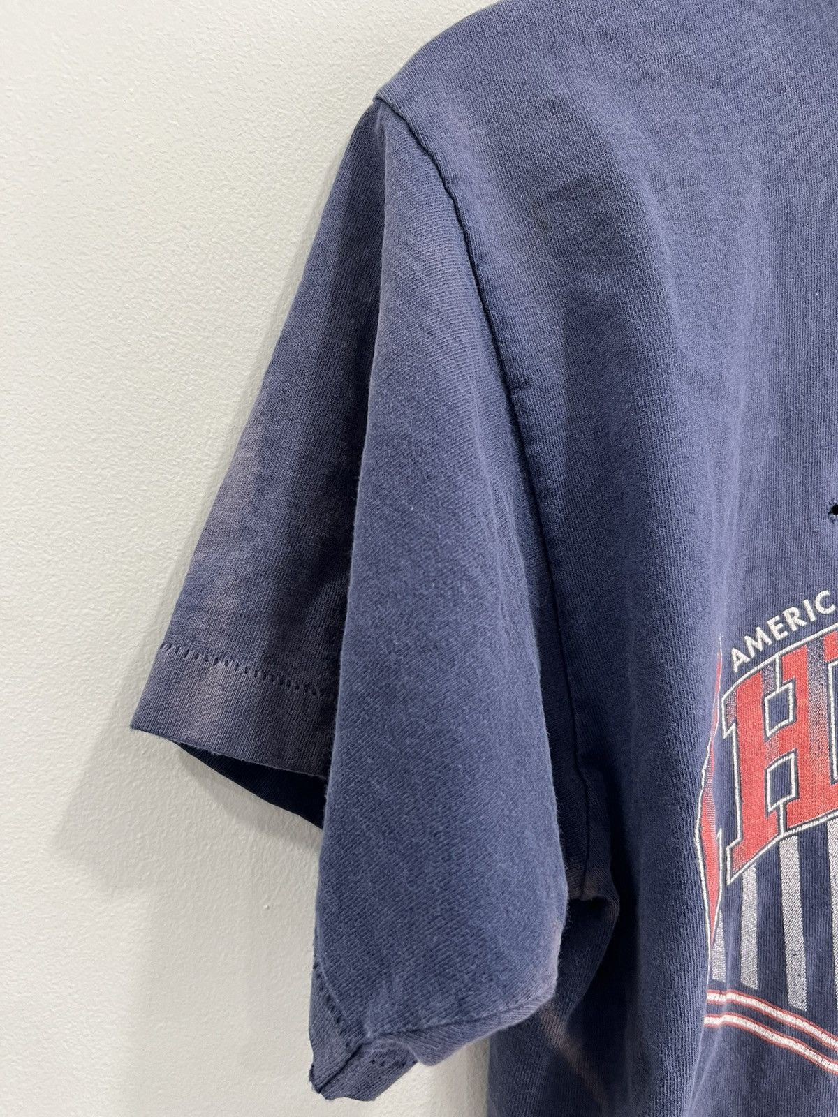 Vintage Vintage 90s Cleveland Indians Thrashed sun faded tee shirt Size US L / EU 52-54 / 3 - 3 Thumbnail