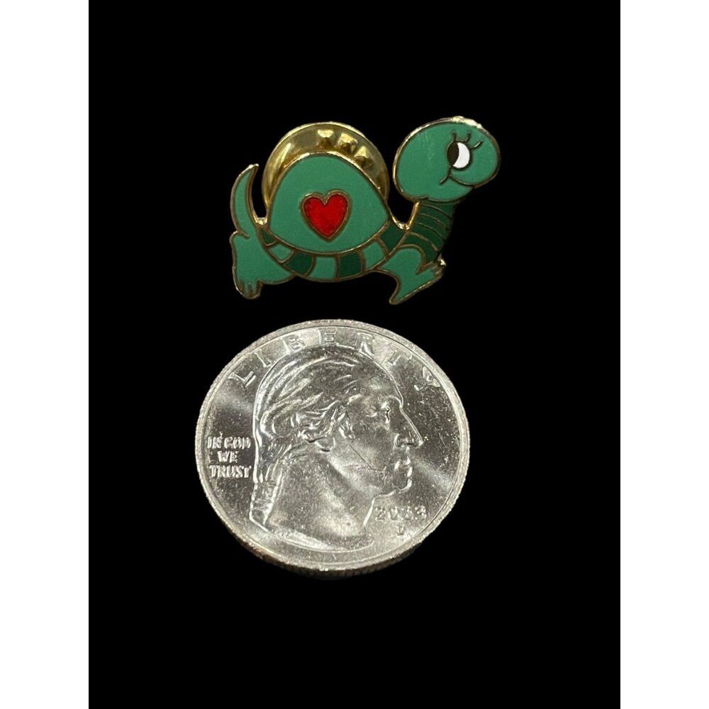 Jewelry Vintage Green Turtle with Red Heart Enamel Brooch Pin Size ONE SIZE - 4 Thumbnail