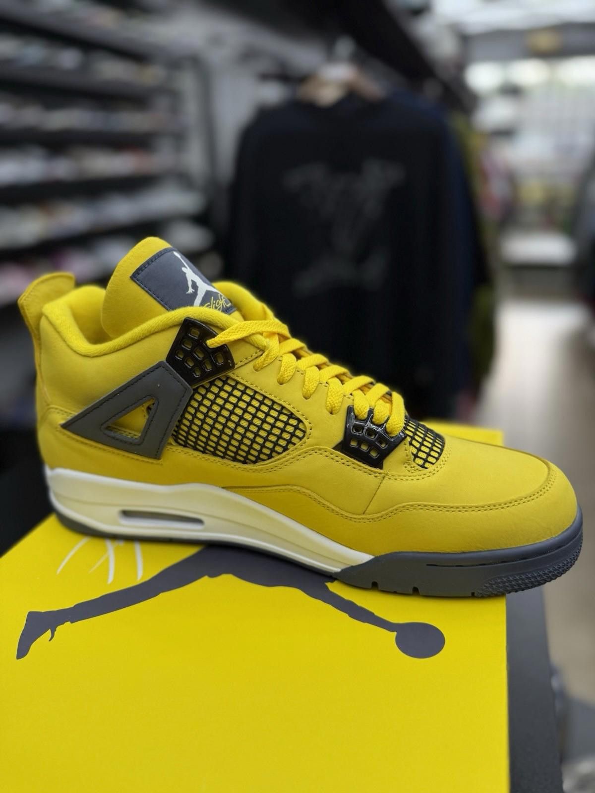 Jordan Brand Nike Air Jordan 4 Retro Mid Lightning Size 13 (NEW) Size US 13 / EU 46 - 7 Thumbnail