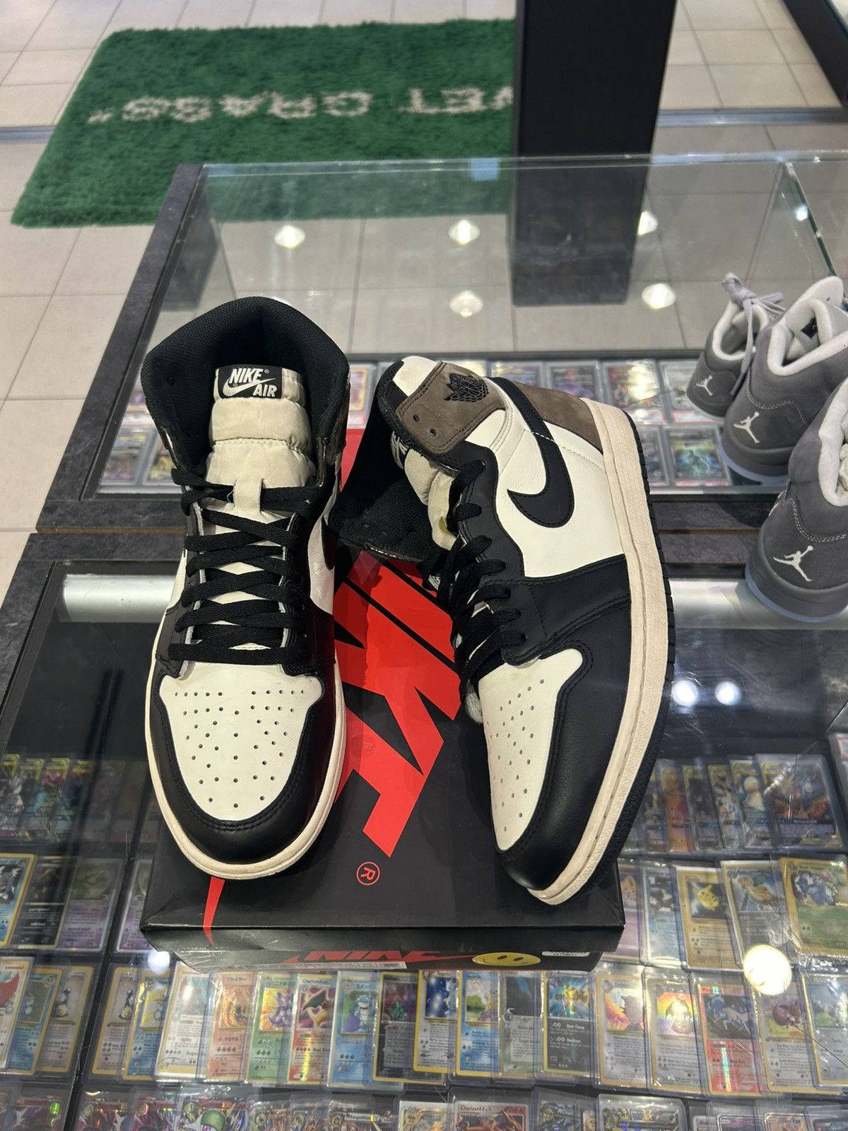 Jordan Brand Jordan 1 dark mocha 2020 Size US 11.5 / EU 44-45 - 1 Thumbnail