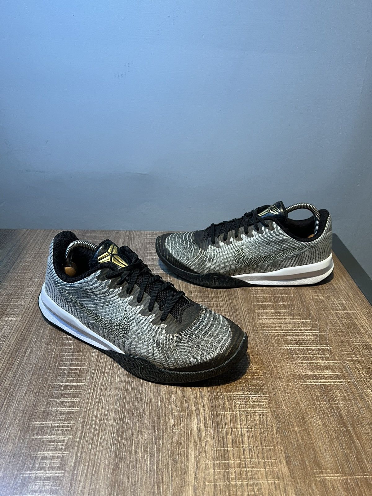 Nike Nike Kobe Bryant II 2 Mens Size 8 Grey Black White Gold Size US 8 / EU 41 - 2 Thumbnail
