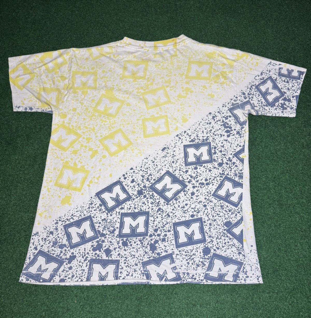 NCAA × Vintage Vintage 90s Michigan Wolverines INSANE AOP Hip Hop T Shirt Size US L / EU 52-54 / 3 - 4 Thumbnail