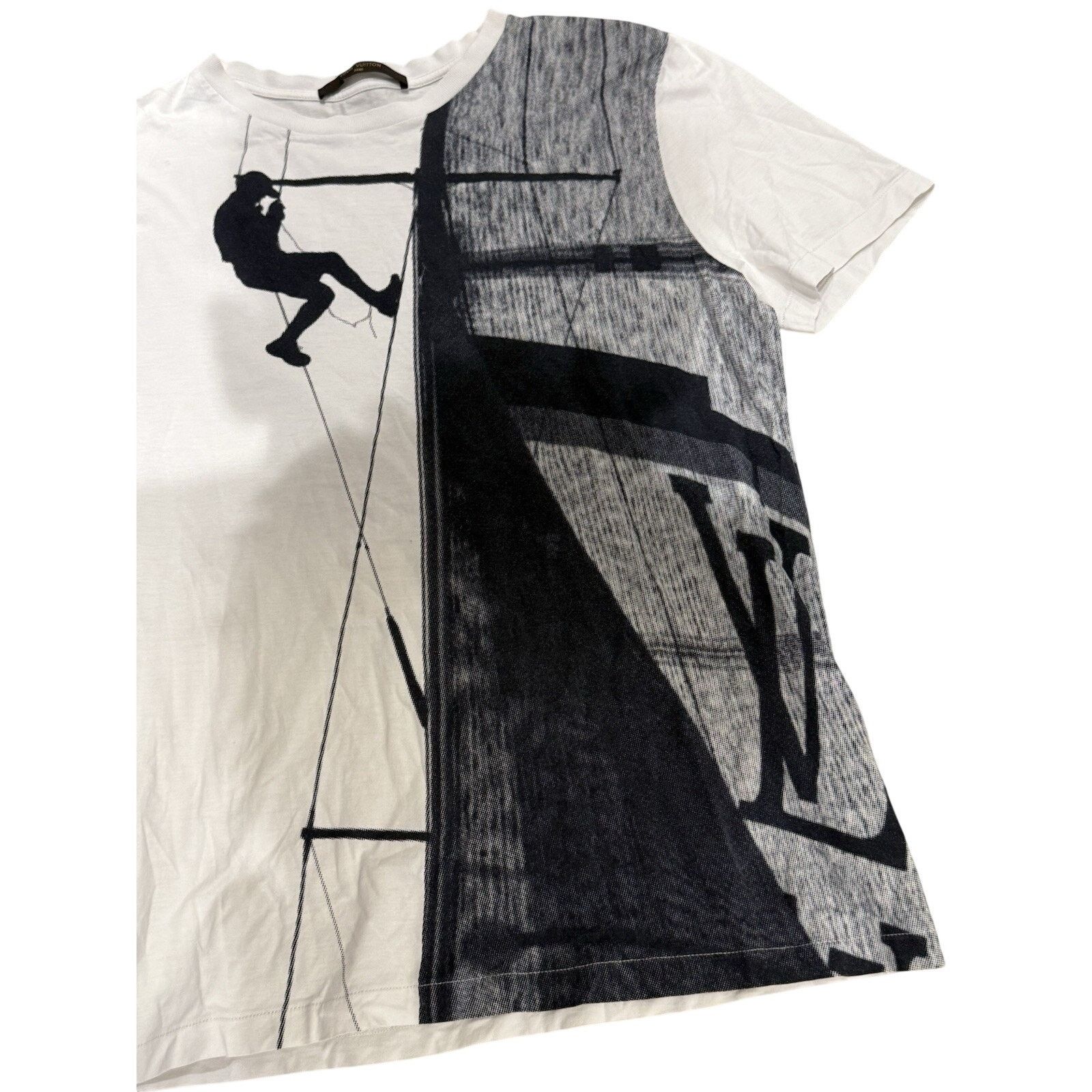Louis Vuitton Louis Vuitton White x Navy Scaffolding Climbing Man T-Shirt Size US S / EU 44-46 / 1 - 2 Thumbnail