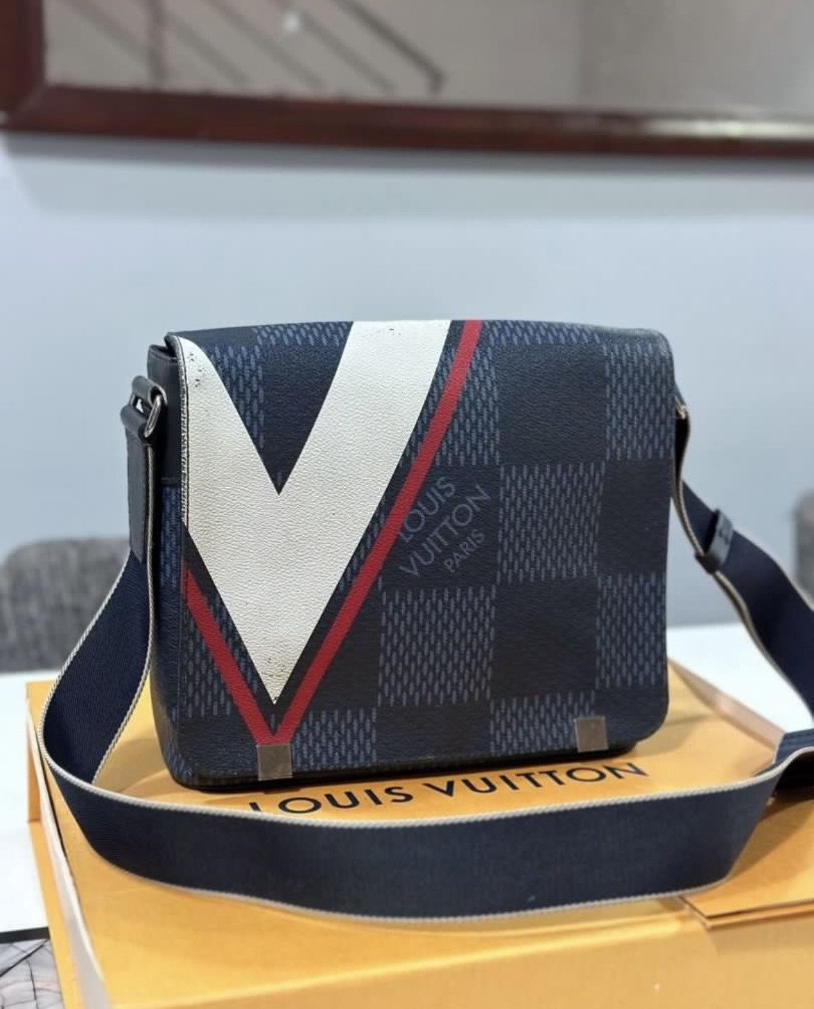 Louis Vuitton Authentic LOUIS VUITTON District Pm American cup Size ONE SIZE - 2 Thumbnail