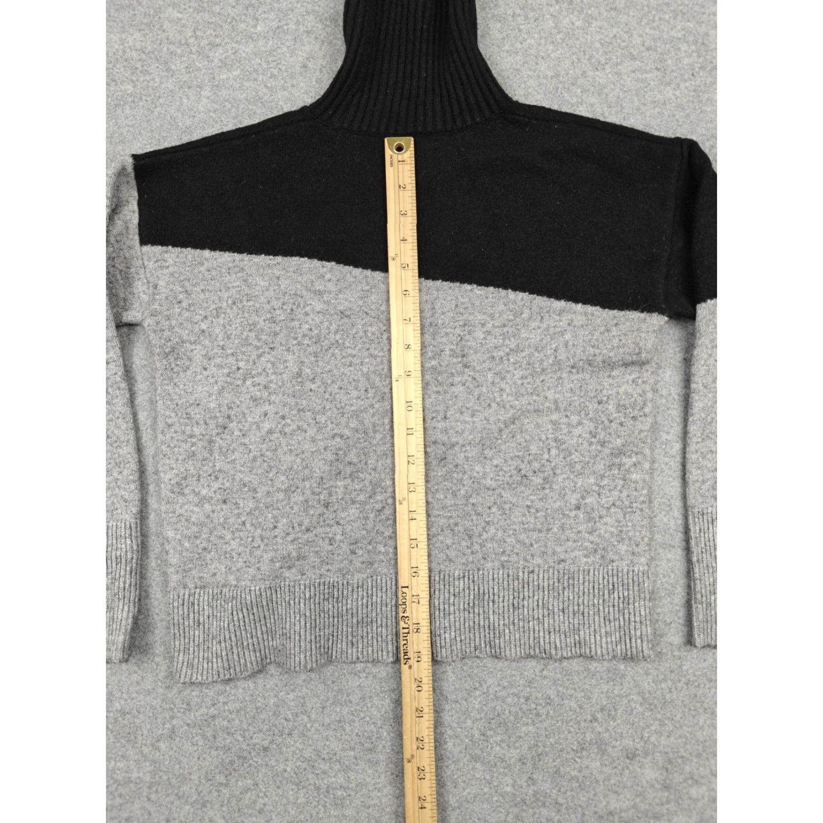 Anthropologie Anthropologie Sweater Womens S Gray Black Colorblock Turtleneck Pullover Size S / US 4 / IT 40 - 7 Thumbnail