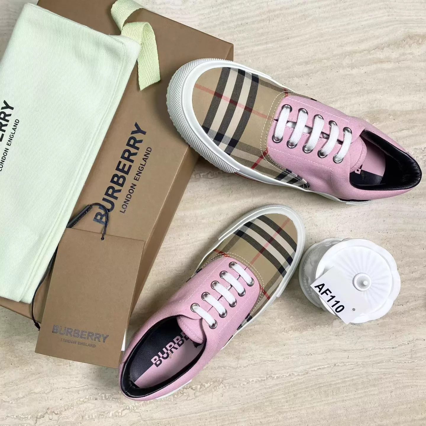 Burberry Burberry Check Low-Top Sneaker Women's 37.5 New Size US 7 / IT 37 - 1 Thumbnail