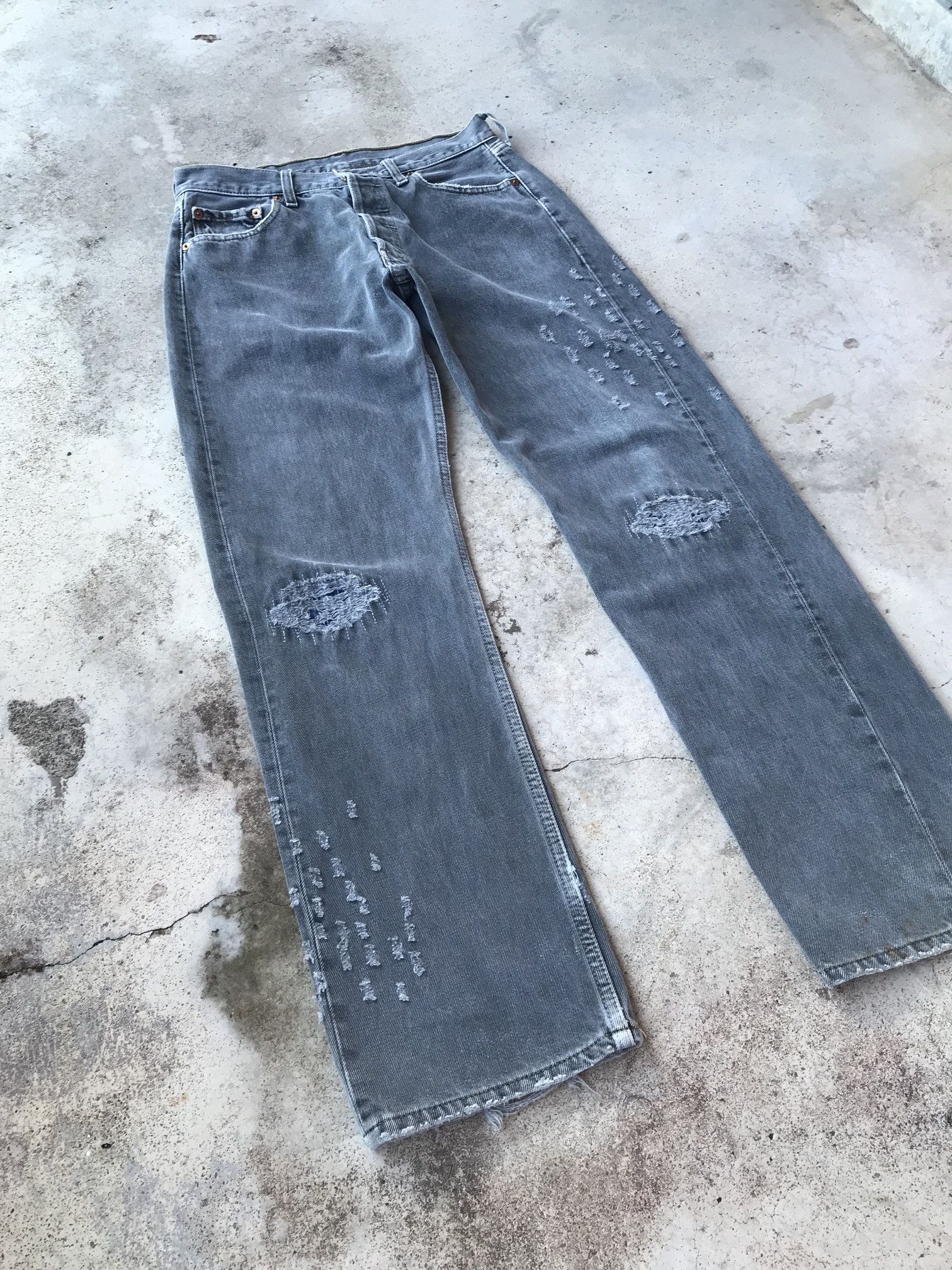 Levi's × Vintage Vintage Levis 501 bulletshoot dirty faded black distressed Size US 29 - 4 Thumbnail