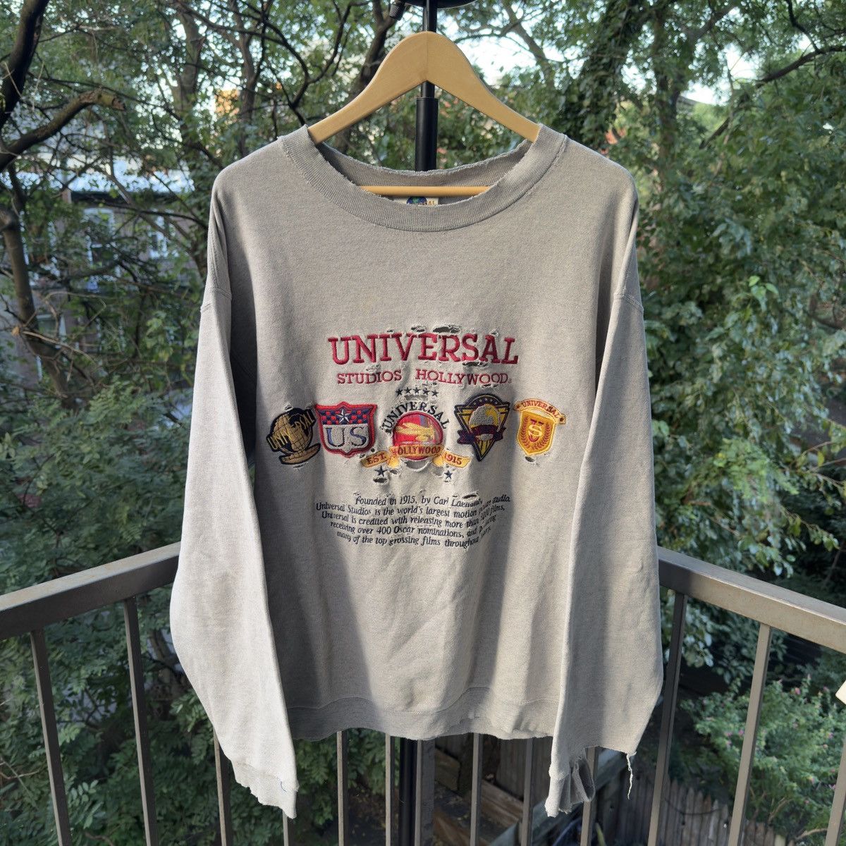 Vintage Universal Studios Hollywood Thrashed Sweatshirt ERD Grunge Size US XL / EU 56 / 4 - 1 Thumbnail