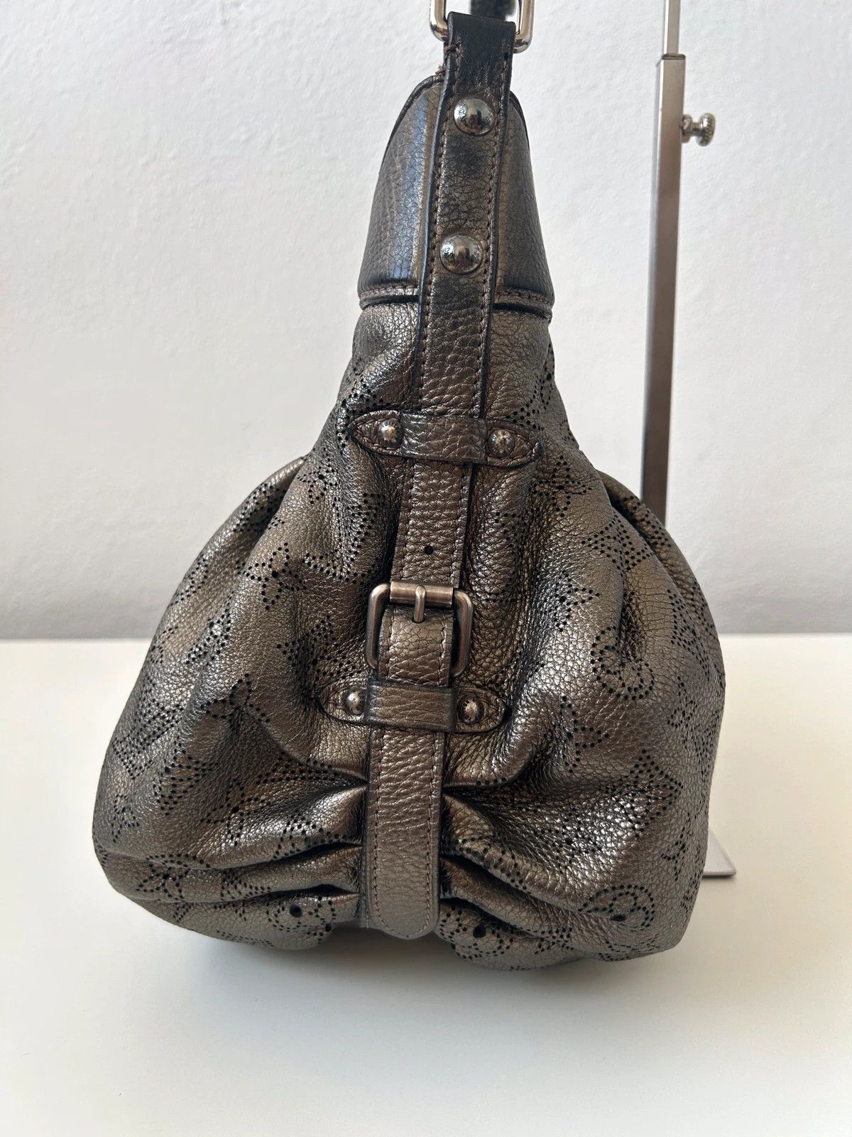Louis Vuitton Louis Vuitton Argent Monogram Mahina handbag Size ONE SIZE - 9 Thumbnail