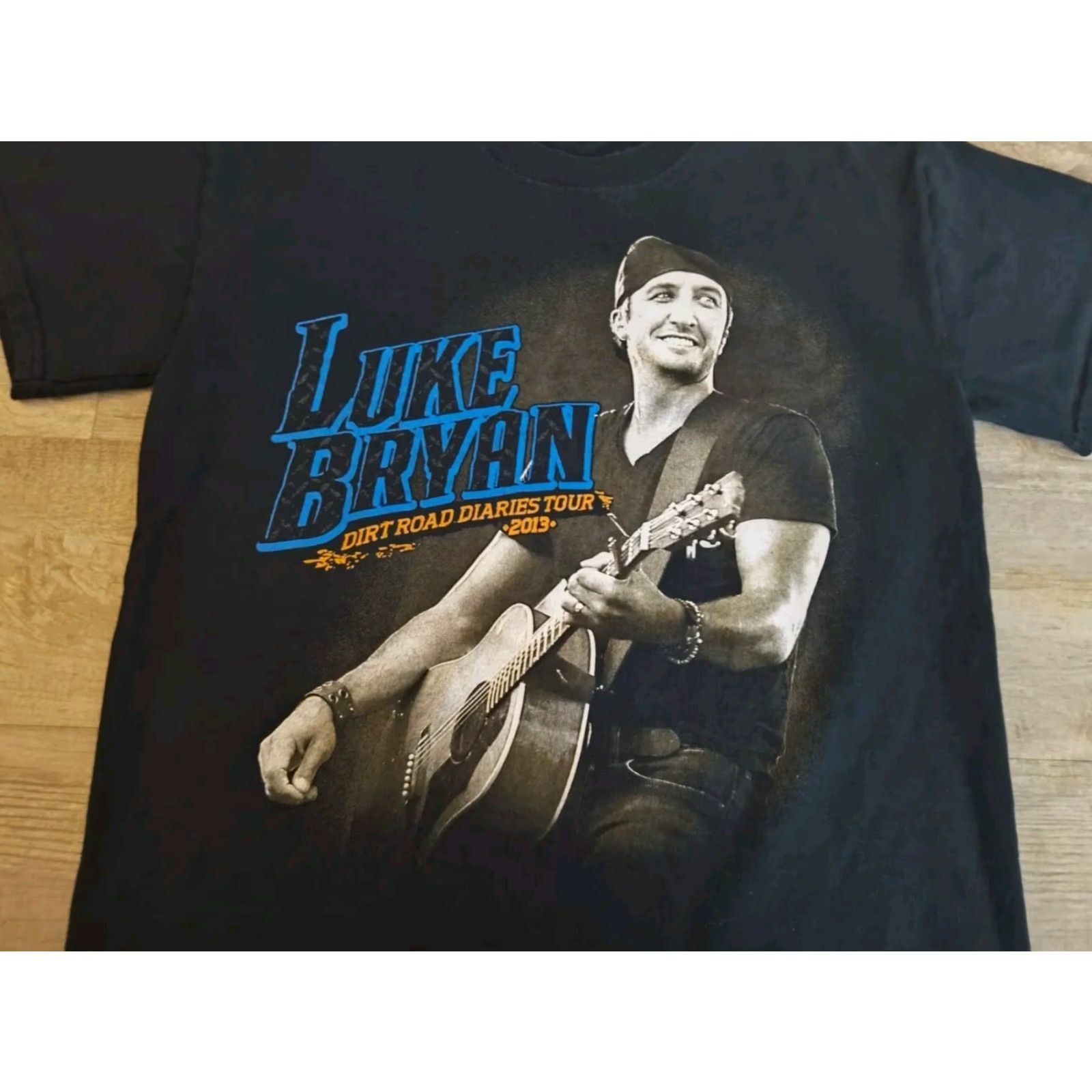 Gildan VINTAGE Luke Bryan Concert Shirt Dirt Road Diaries Tour 2013 Double-Sided Short Sleeve Sz S Black Womens T-Shirt Size S / US 4 / IT 40 - 7 Thumbnail