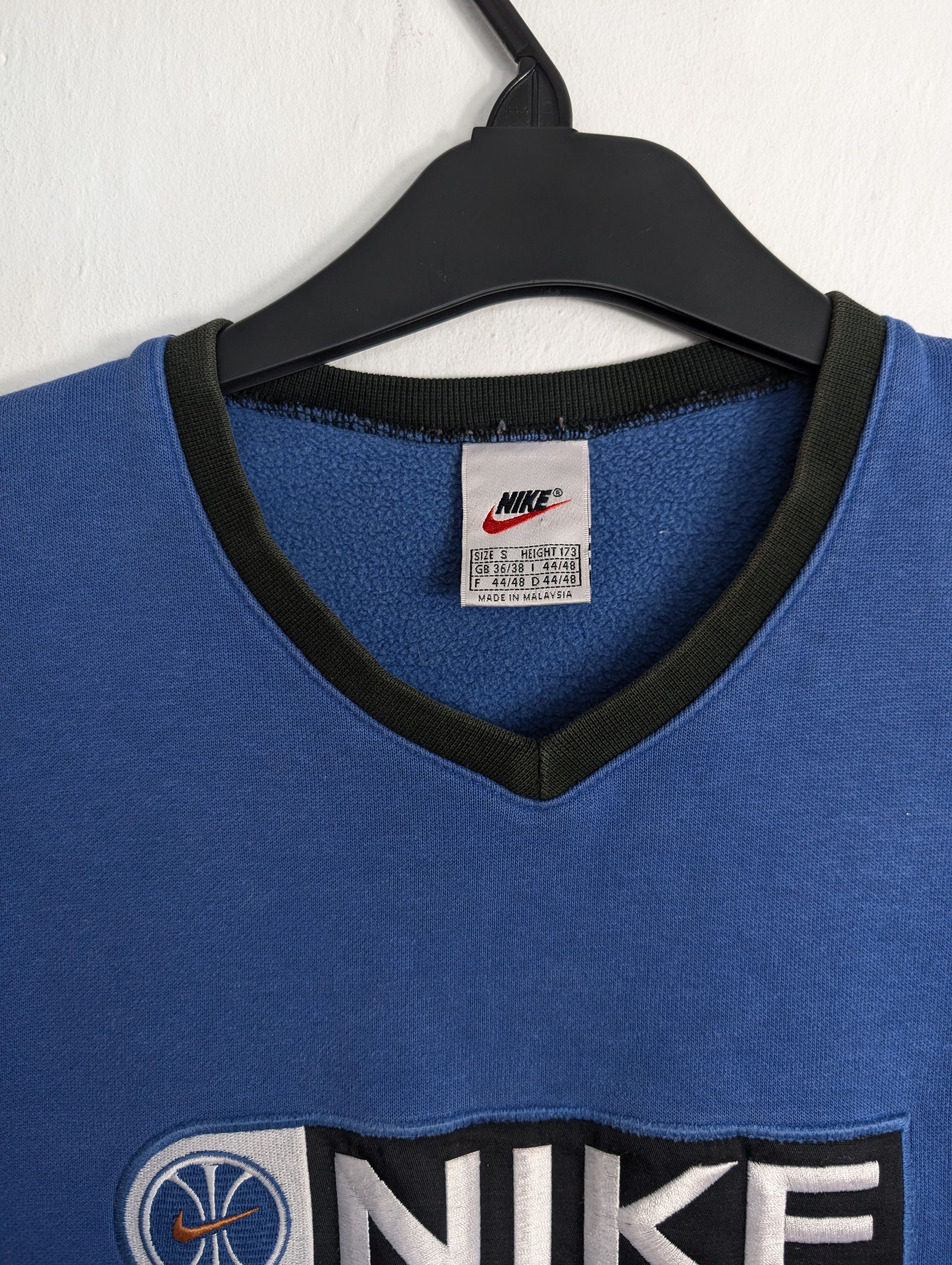 Nike Vintage Nike V-Neck Blue Sweatshirt 90s Retro Y2K Boxy Size US S / EU 44-46 / 1 - 3 Thumbnail