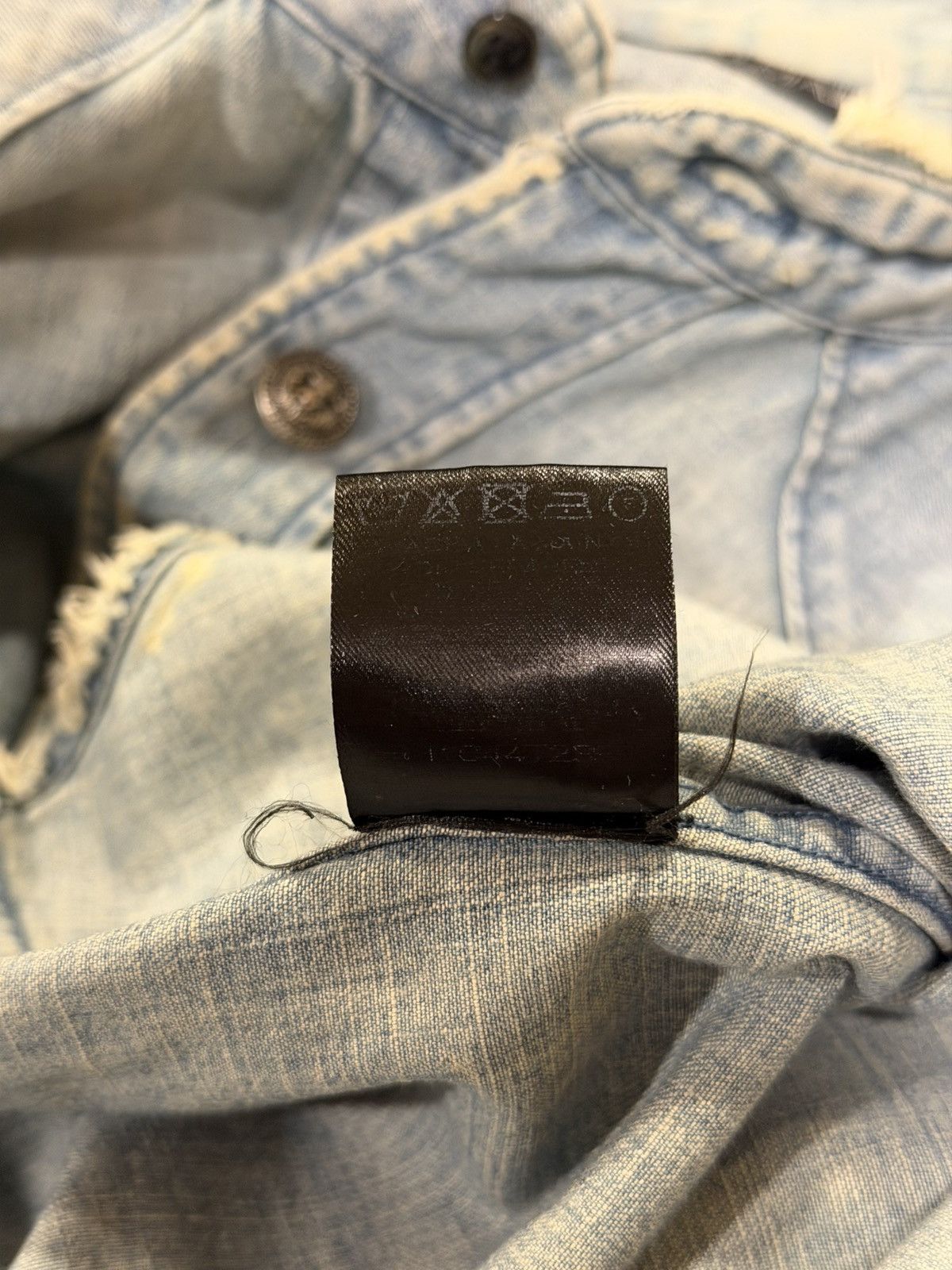 Balmain Balmain SS18 Distressed Light Blue Wash Denim Button Shirt Size US L / EU 52-54 / 3 - 18 Thumbnail