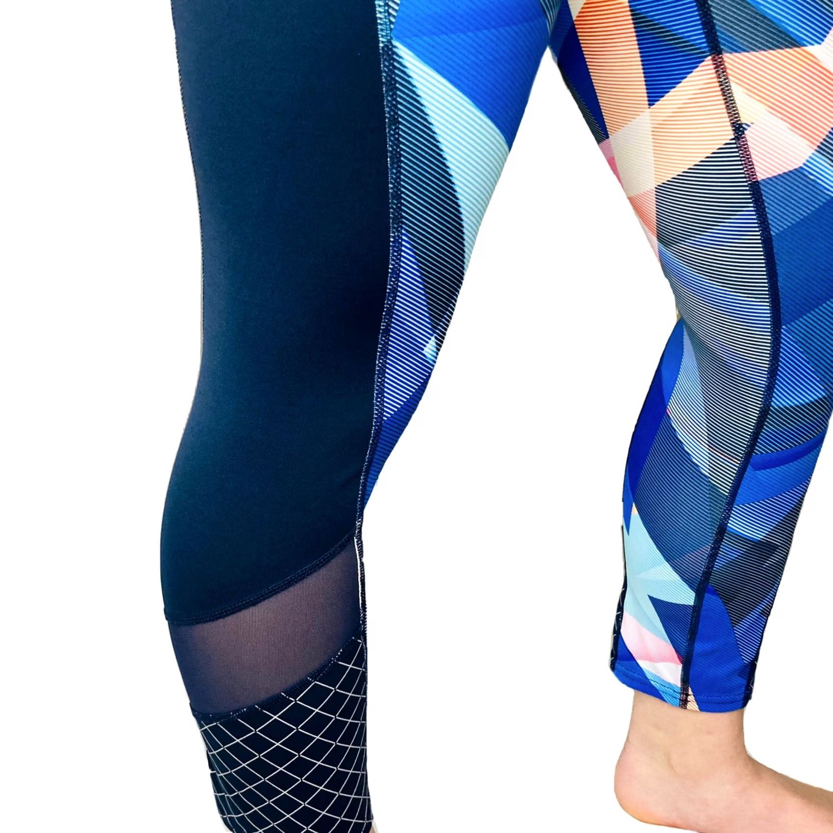 Athleta Athleta Leggings Capri Blue Size Small EUC Geo Sonar Electric Size 28" / US 6 / IT 42 - 7 Thumbnail