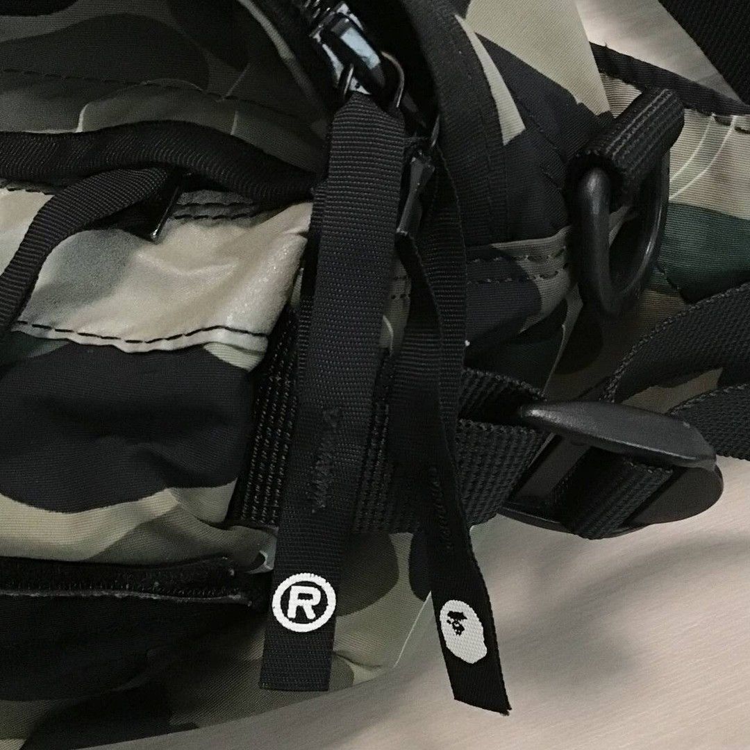 Bape × Kaws × Nigo KAWS × BAPE Bendy 1st camo Waist Bag a bathing ape NIGO Size ONE SIZE - 7 Thumbnail
