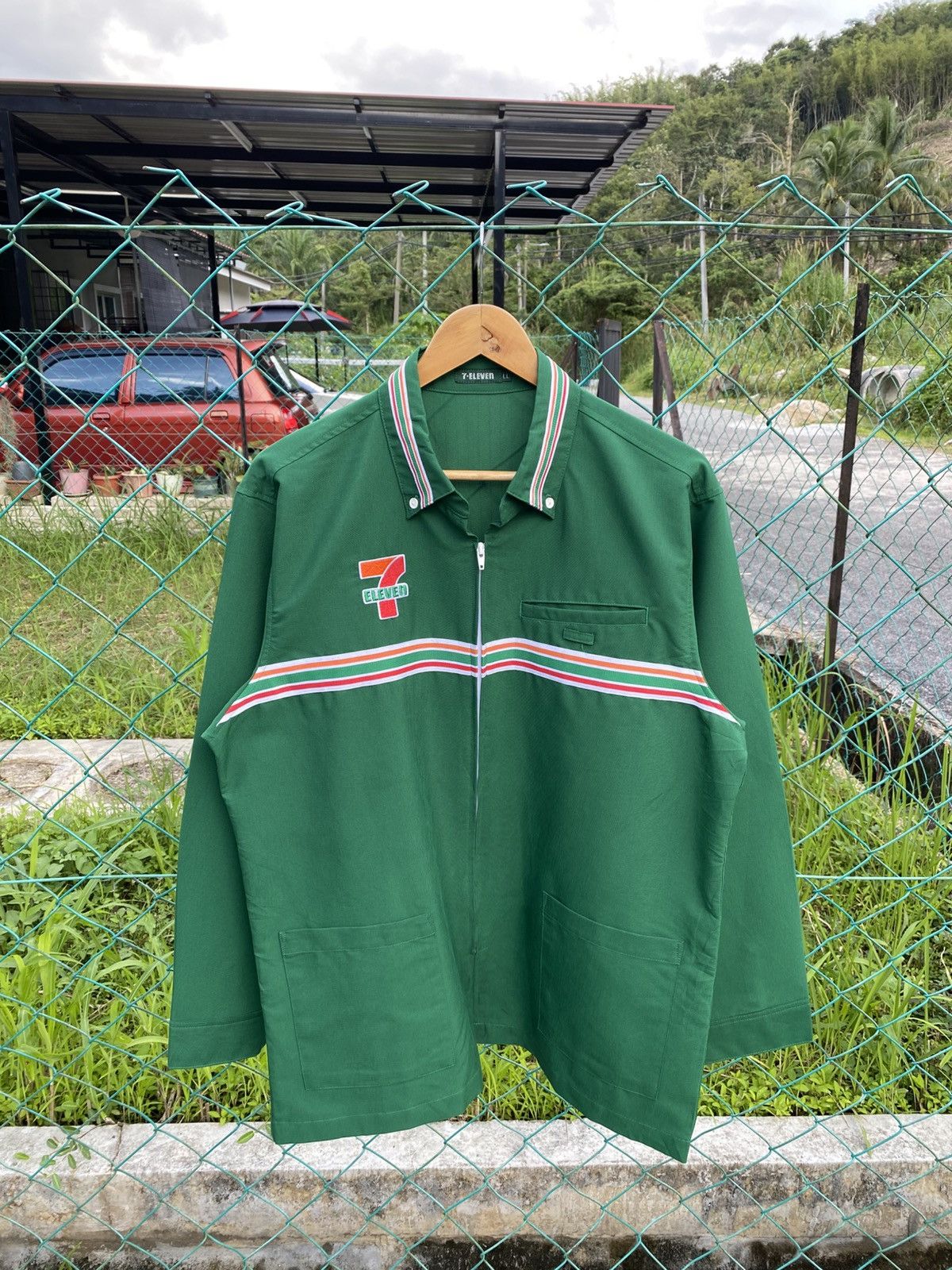 Japanese Brand Vintage 7-eleven woven spellout long sleeve shirt uniform Size US L / EU 52-54 / 3 - 1 Thumbnail