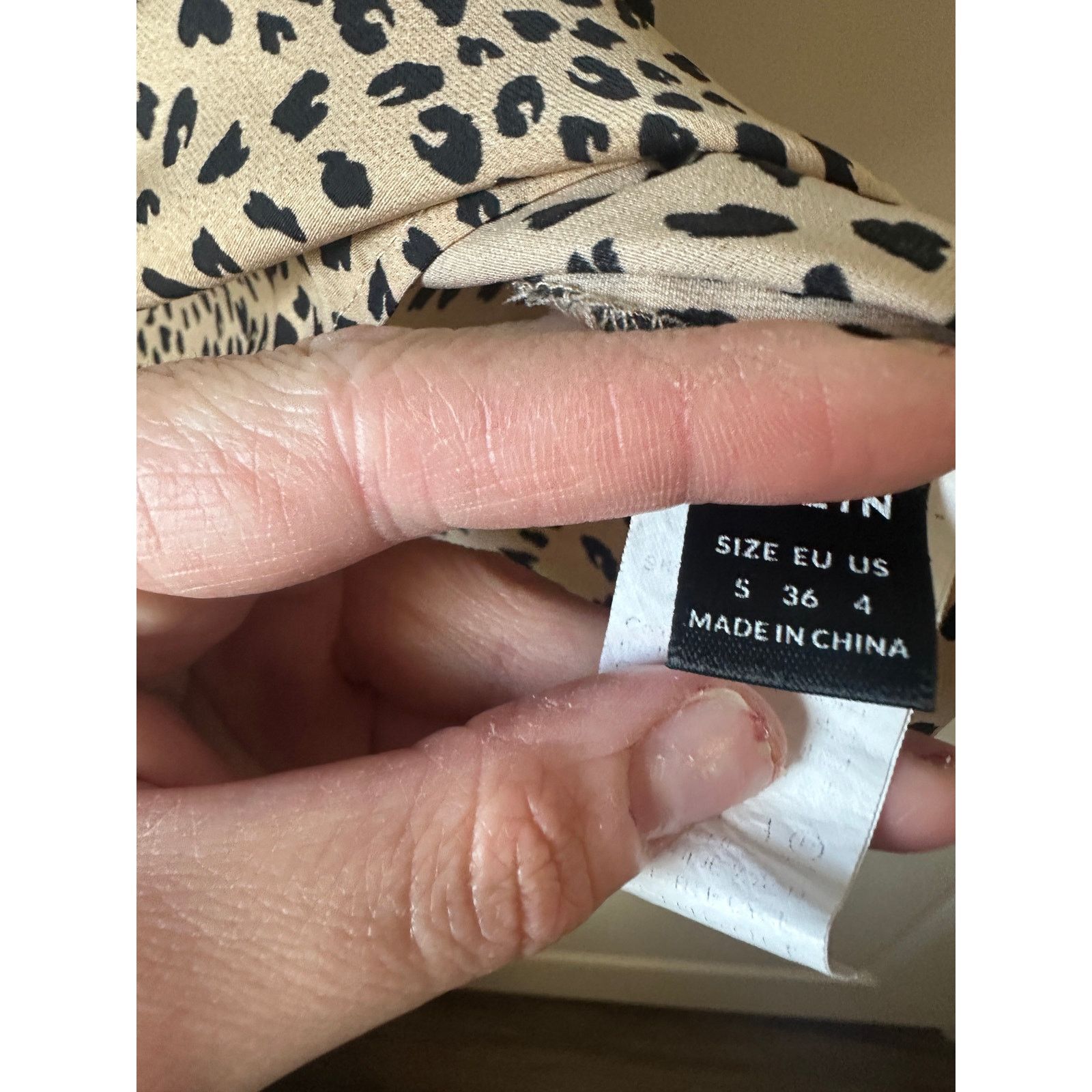 Shein Shein Tan Black Leopard V-Neck Petal Short Sleeve Top Size S / US 4 / IT 40 - 6 Thumbnail