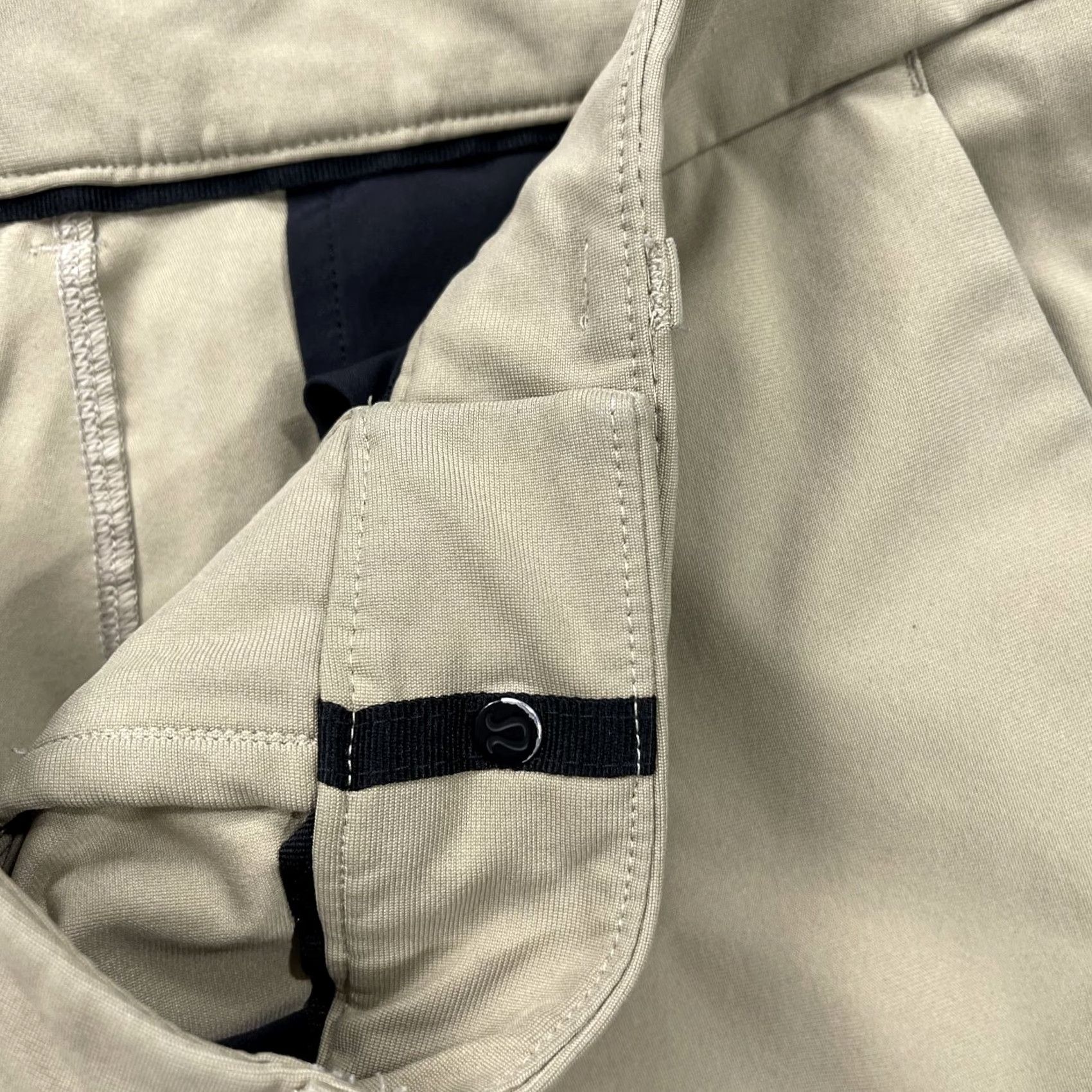 Lululemon Lululemon Pants Mens 32x27 Beige Commission Slim Fit Warpstreme LM5439S Chino Pants Men Beam Vintage: No Size US 32 / EU 48 - 5 Thumbnail