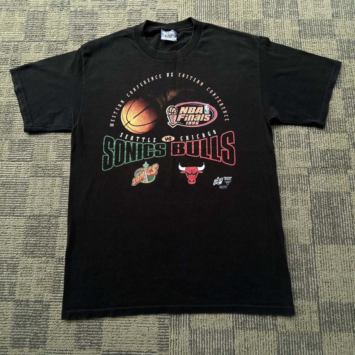 Lee Vintage 1996 NBA Finals Supersonics VS. Bulls Lee Sport Tee Size US XL / EU 56 / 4 - 1 Thumbnail
