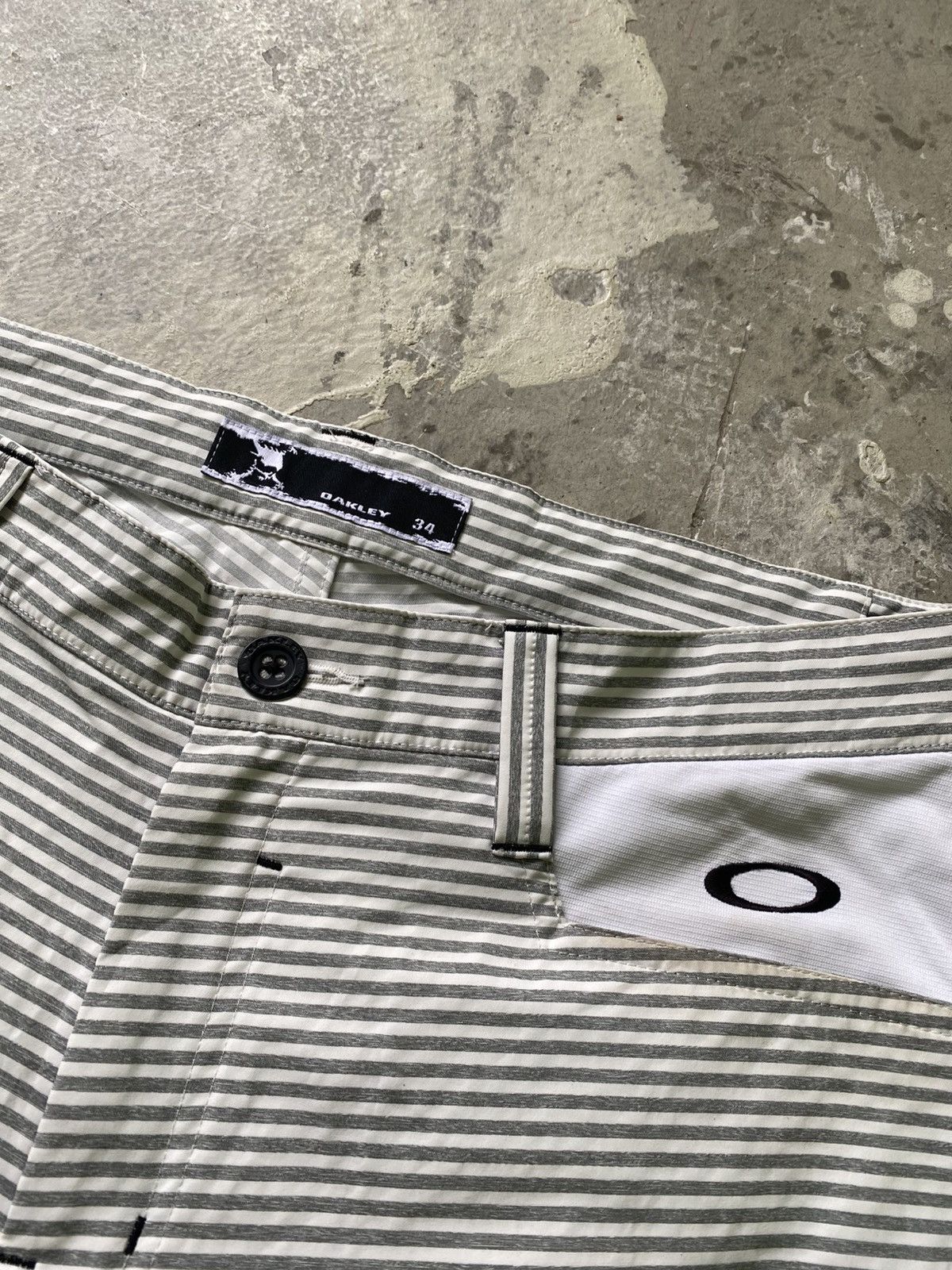 Oakley × Vintage Vintage Oakley Stripe Short Pants Size US 34 / EU 50 - 5 Thumbnail