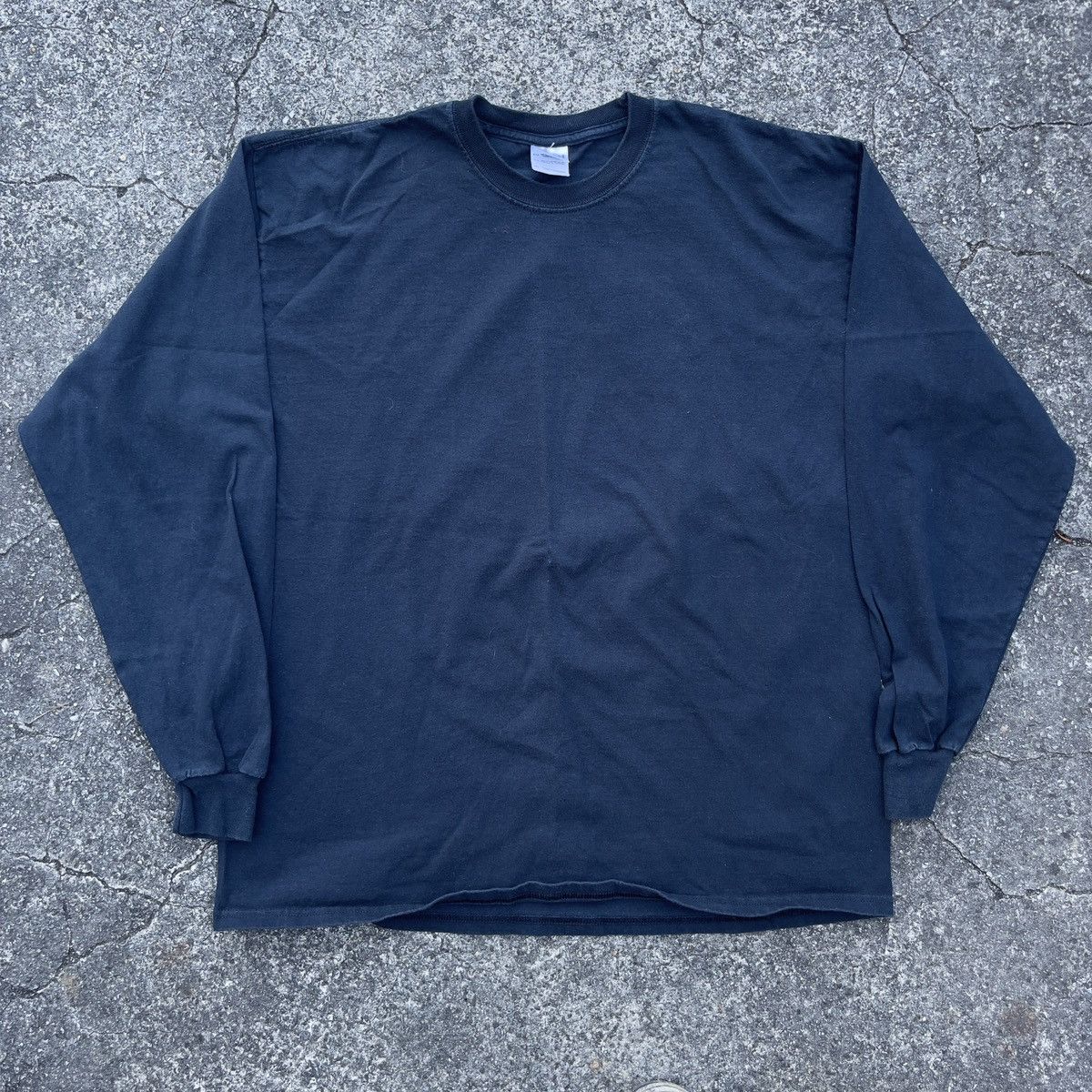 Gildan × Vintage Vintage 90s GILDAN Black Blank Long Sleeve Shirt Size US XL / EU 56 / 4 - 1 Thumbnail