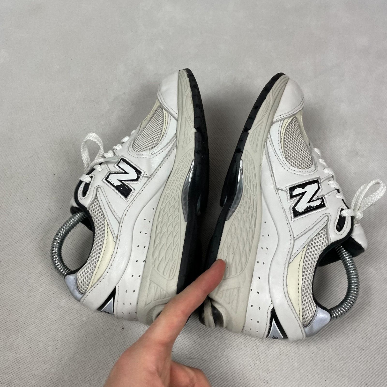 New Balance New Balance 2002R ML2002RQ Mens Atlas Lemon Haze Sneaker 5.5 Size US 5.5 / EU 38 - 2 Thumbnail