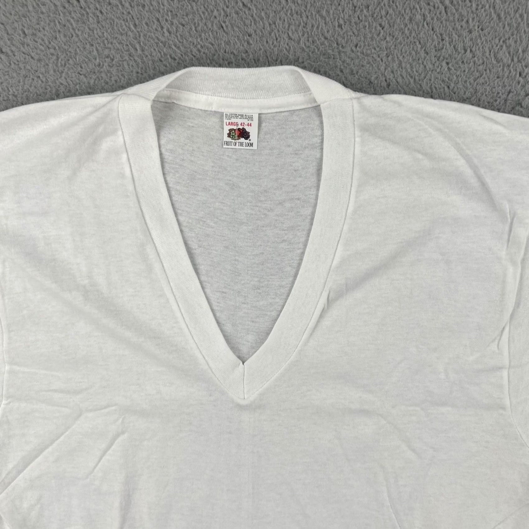 Fruit Of The Loom VINTAGE Fruit Of the Loom Adult Large White V Neck T Shirt Made In USA 1980s Size US L / EU 52-54 / 3 - 5 Thumbnail